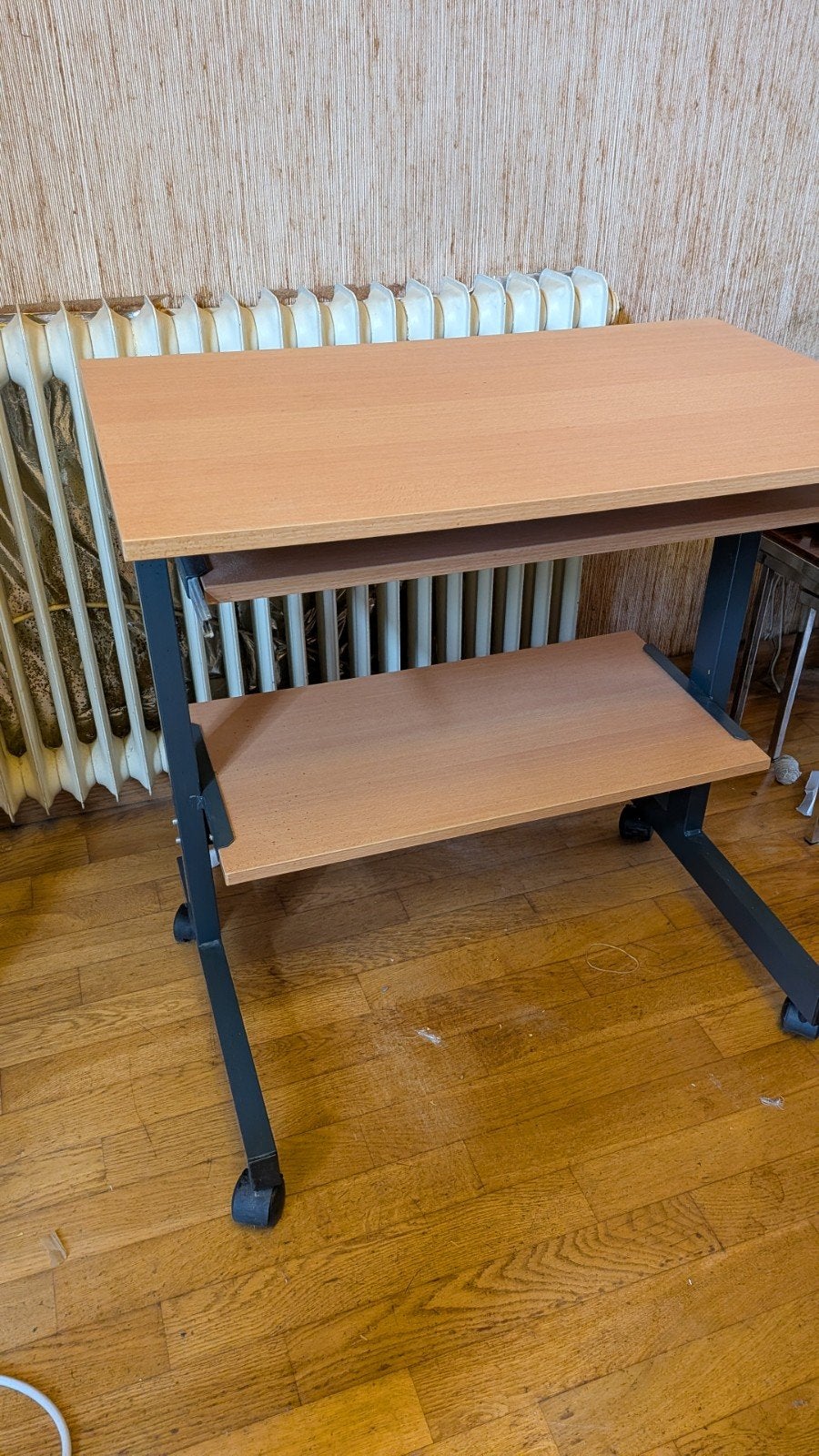 Burotafel computertafel in hoogte verstelbaar, Ophalen, Zo goed als nieuw, Metaal, Computerbureau
