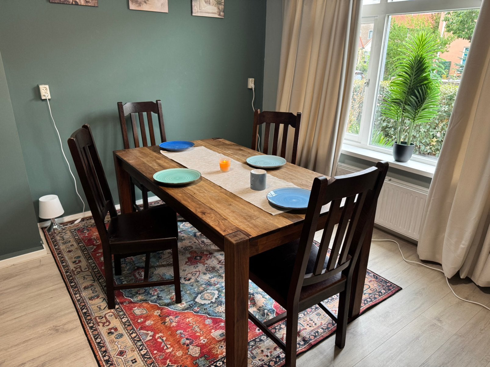 Te koop: houten eettafel met 6 stoelen., Ophalen, Zo goed als nieuw, 4 tot 6 stoelen