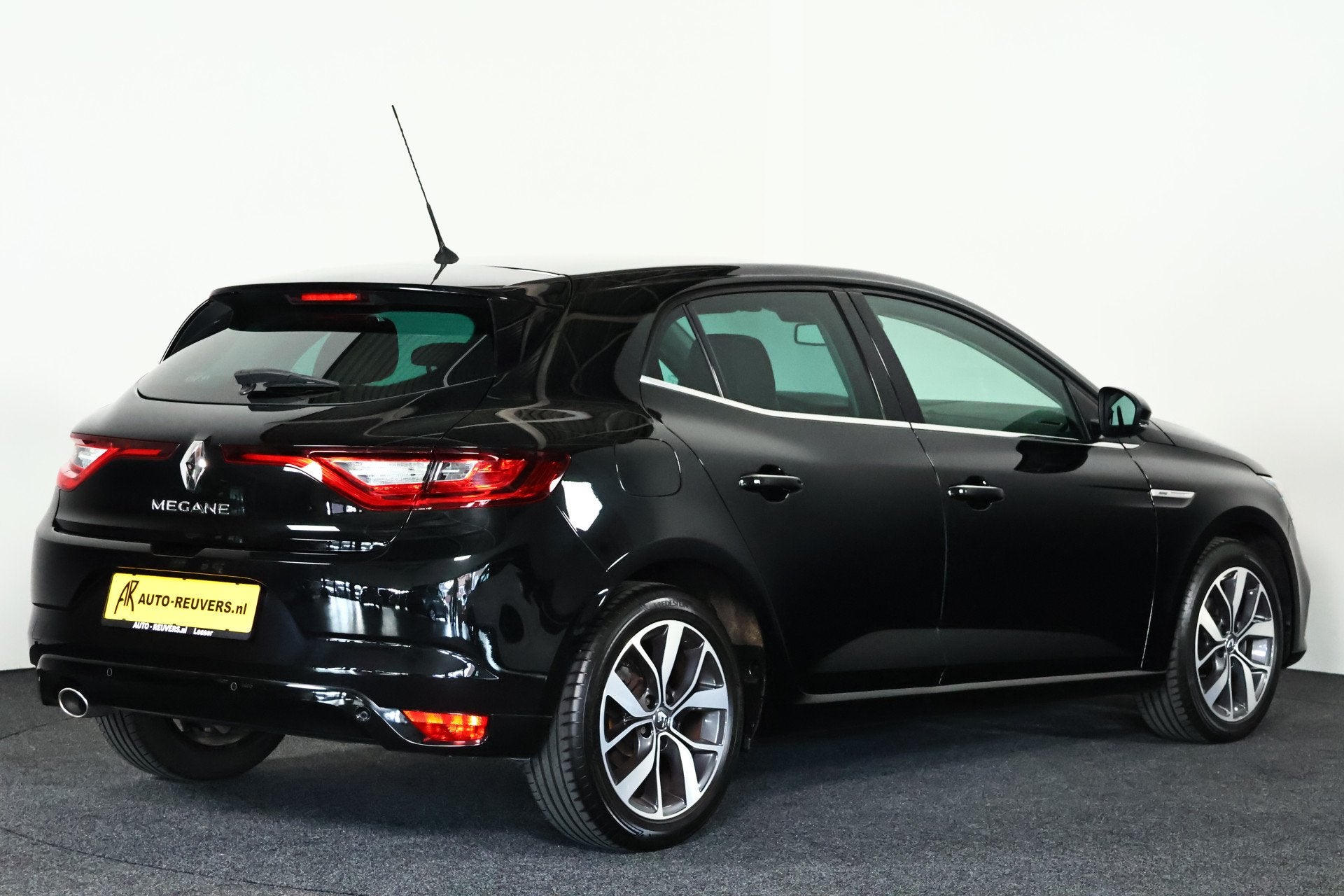 Renault Mégane 1.2 TCe Bose 130 pK / LED / Bose / Navi / Ma, Voorwielaandrijving, 12 maanden, Gebruikt, Zwart
