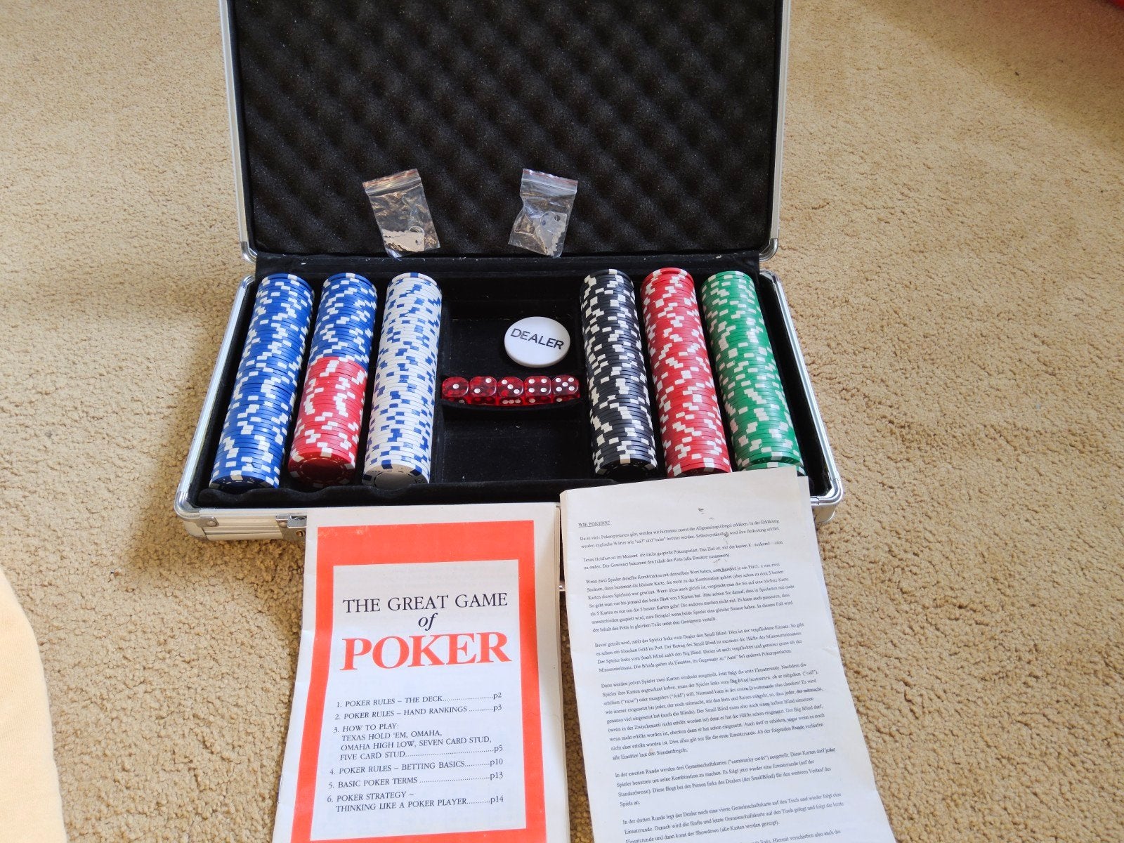 Pokerset in aluminium koffer met fiches en dobbelstenen, Hobby en Vrije tijd, Drie of vier spelers, Ophalen, Zo goed als nieuw