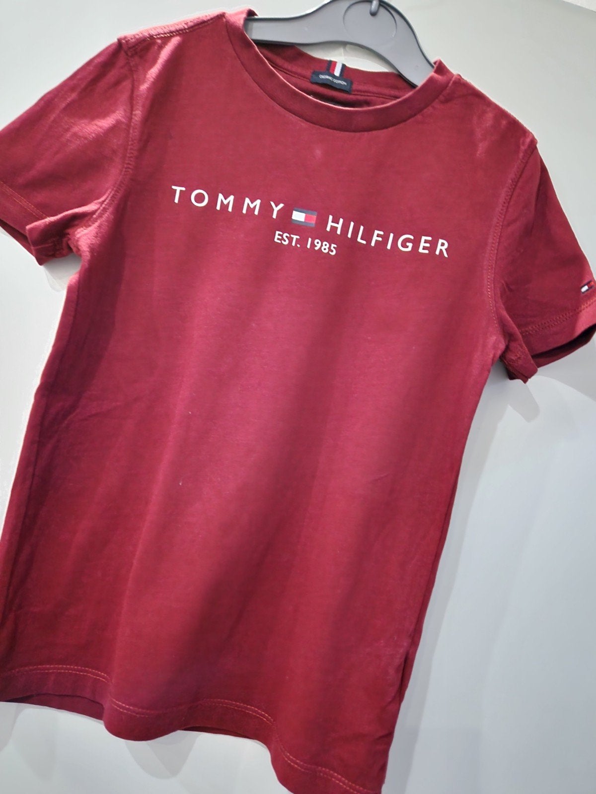 Tommy Hilfiger T-shirt Rood Maat 128, Kinderen en Baby's, Kinderkleding | Overige, Ophalen of Verzenden, Gebruikt, Tommy Hilfiger