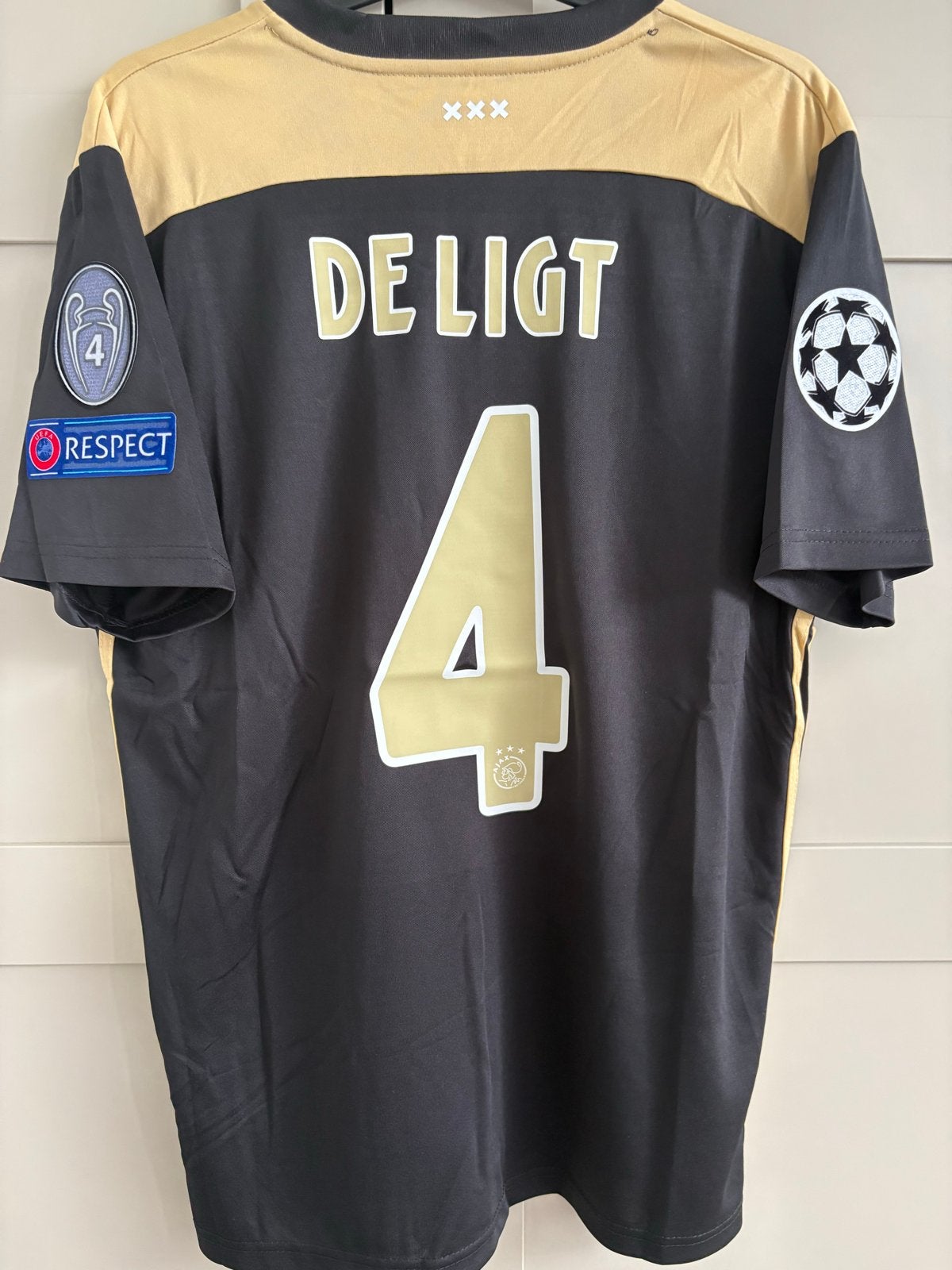 Retro Ajax uitshirt De Ligt 2018/2019 Champions League, Zwart, Nieuw, Ophalen of Verzenden, Maat 42/44 (L)