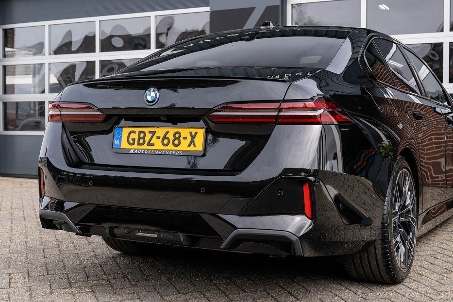 BMW 5 Serie 550 BMW 550e xDrive M Sport Pro | Bowers & Wilki, Automaat, Gebruikt, 22 kWh, 2000 kg