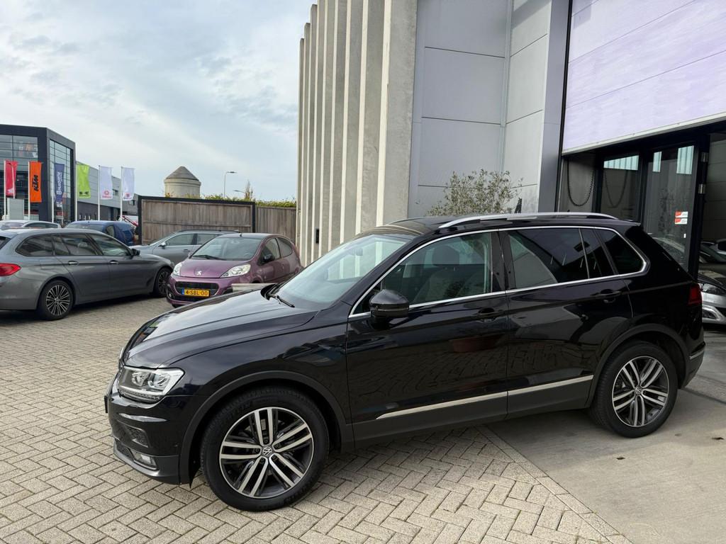 Volkswagen Tiguan 2.0 TSI 4Motion Highline AUTOMAAT! PANO! L, Gebruikt, 4 cilinders, 1984 cc, Zwart