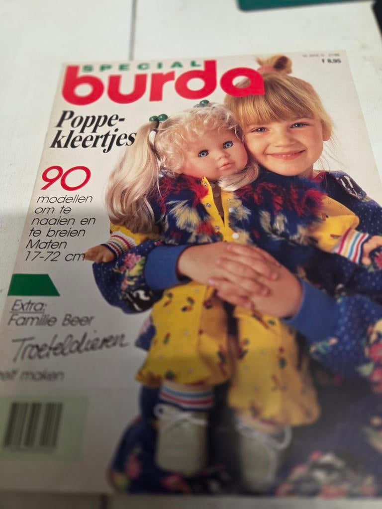 Zolderopruiming  burda poppenkleertjes 1988.ongebruikt, Ophalen of Verzenden, Nieuw
