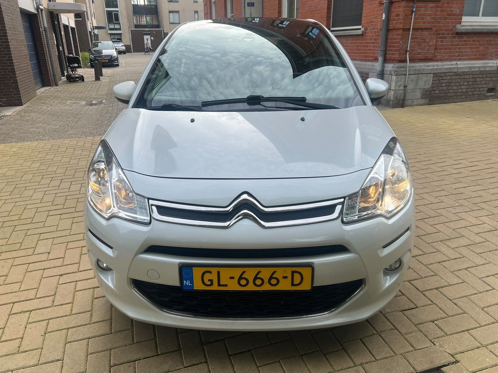 Citroën C3 1.2 Puretech 82pk 2015 Wit, Auto's, Voorwielaandrijving, 31 €/maand, 1199 cc, Wit