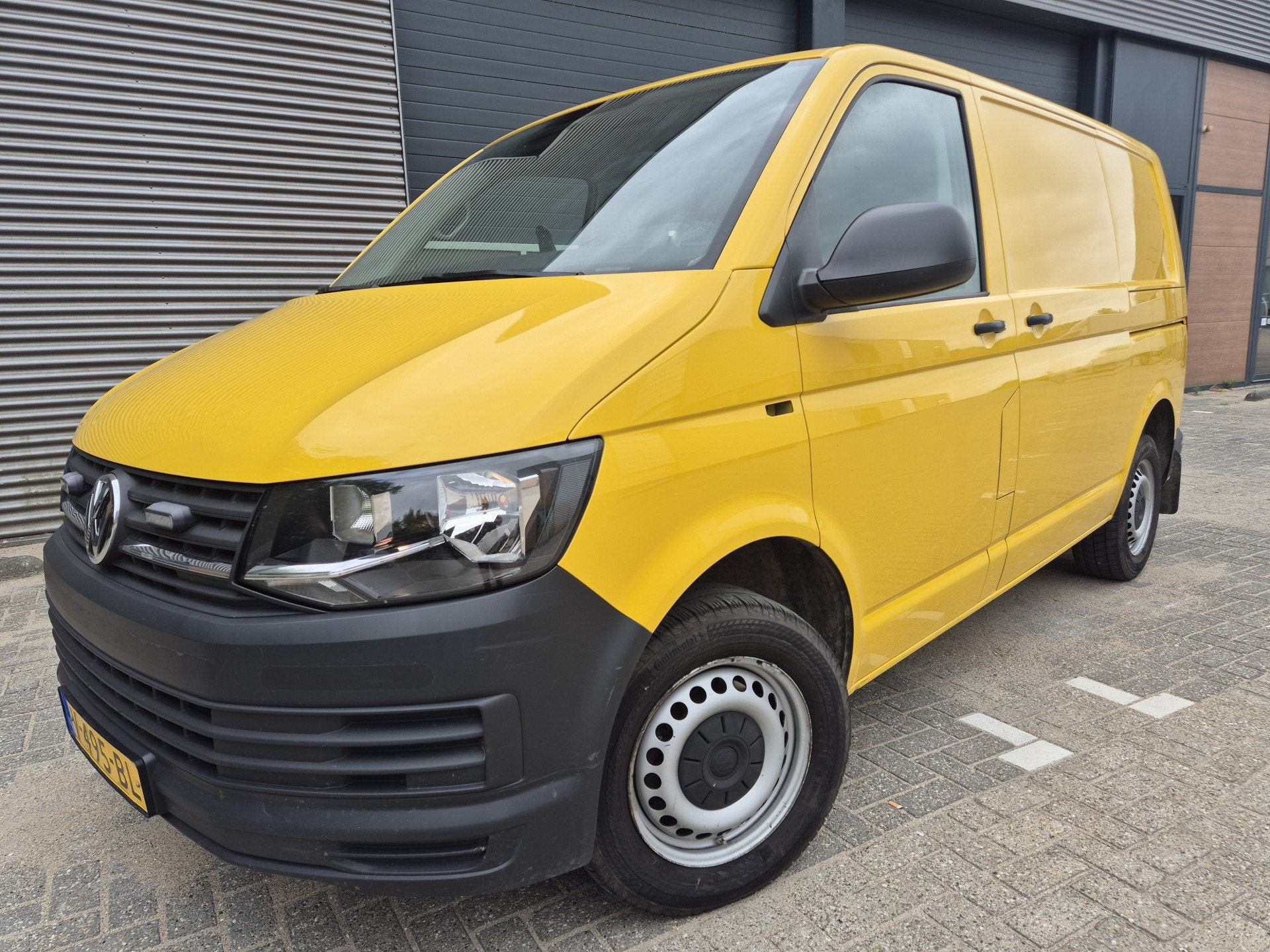 Volkswagen Transporter 2.0 TDI 150pk 2x schuifdeur 2500kg tr, Auto's, Voorwielaandrijving, Gebruikt, Euro 6, 4 cilinders