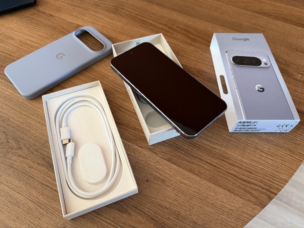 Google Pixel 10 Pro XL 256GB Moonstone + Moonstone-hoesje, Telecommunicatie, Mobiele telefoons | Overige merken, Ophalen, Overige modellen