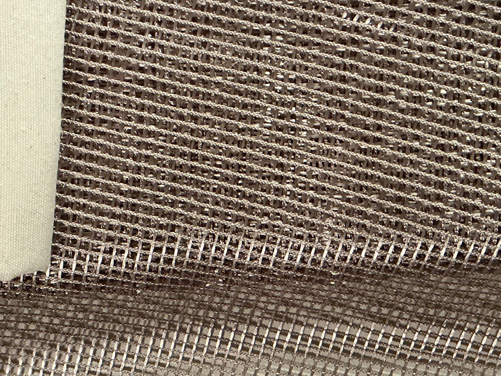Gaatjesstof goudkleurig lap is 5 meter 50 bij 1 meter, Hobby en Vrije tijd, Stoffen en Lappen, Overige materialen, Ophalen of Verzenden