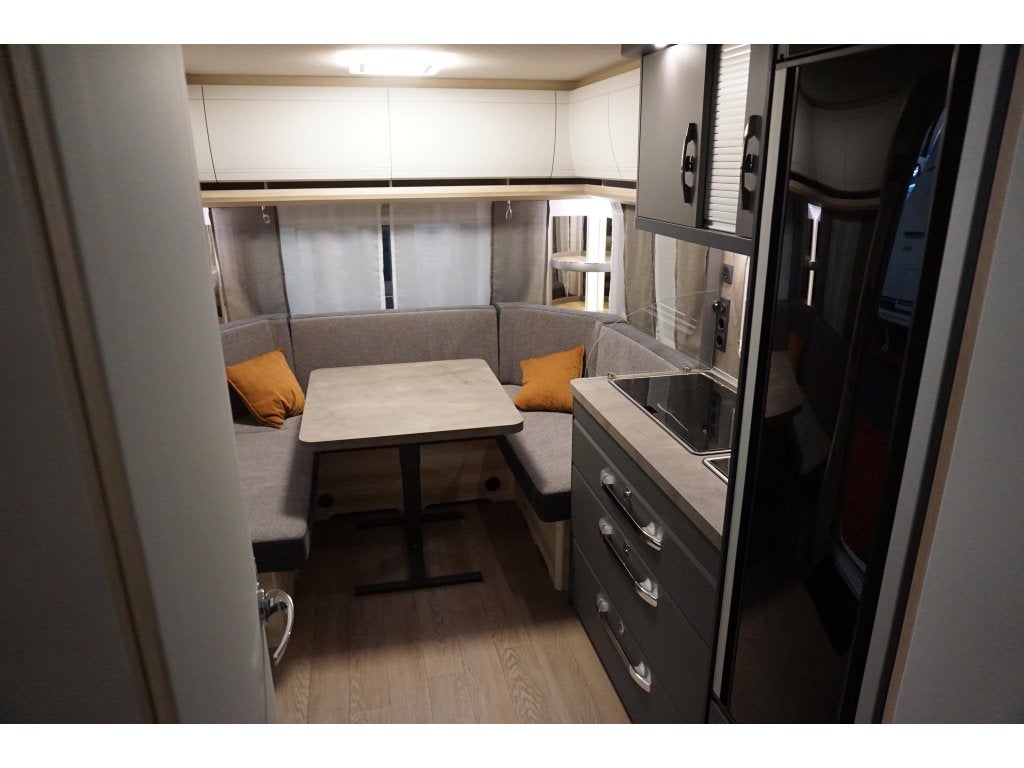 Hobby De Luxe 540 UL Vloerverwarming, 2x bed., Rondzit, Hobby, Ringverwarming, Bedrijf
