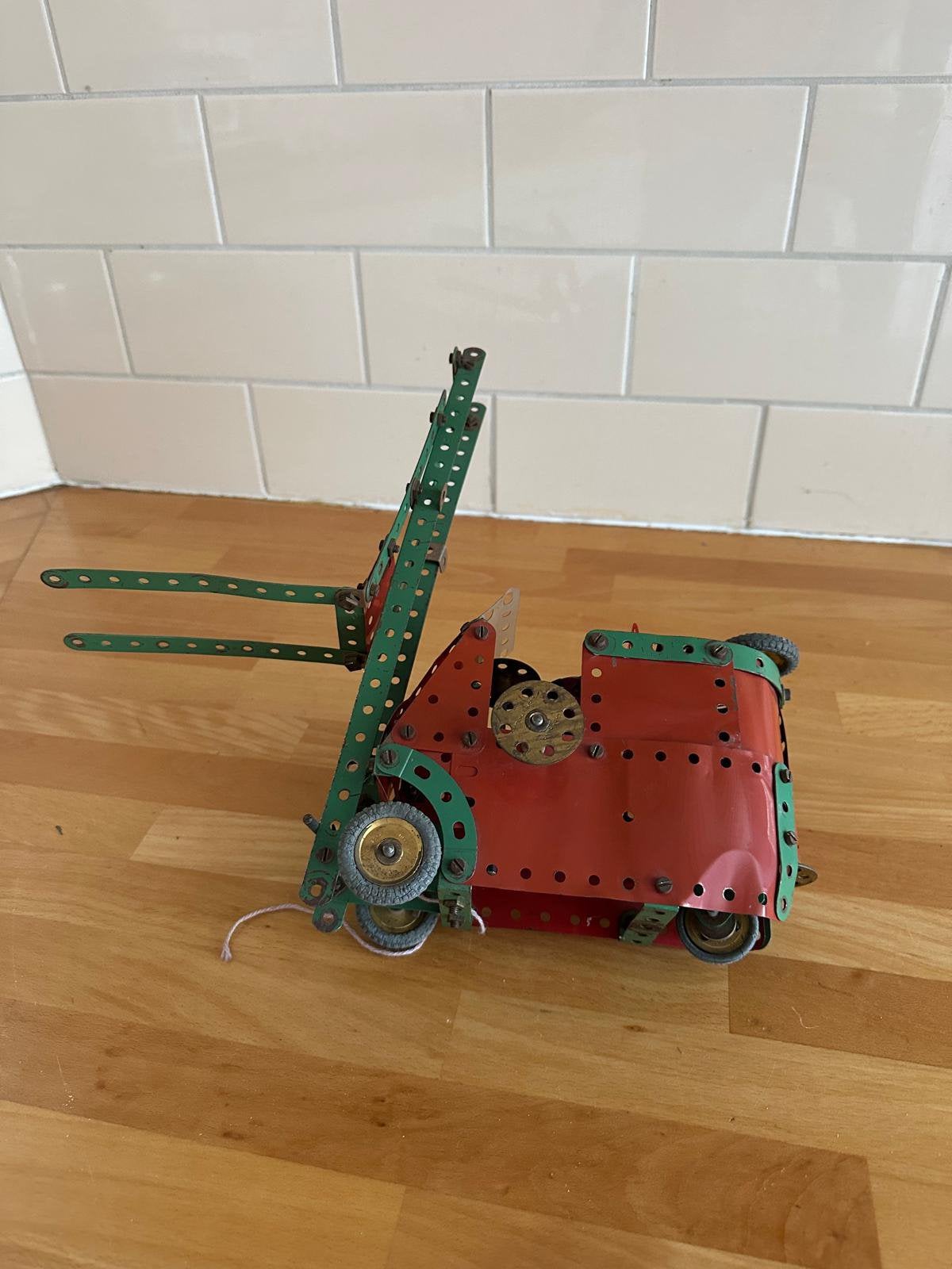 Te koop : Meccano vorkheftruck, met sporen van gebruik € 5,-, Ophalen