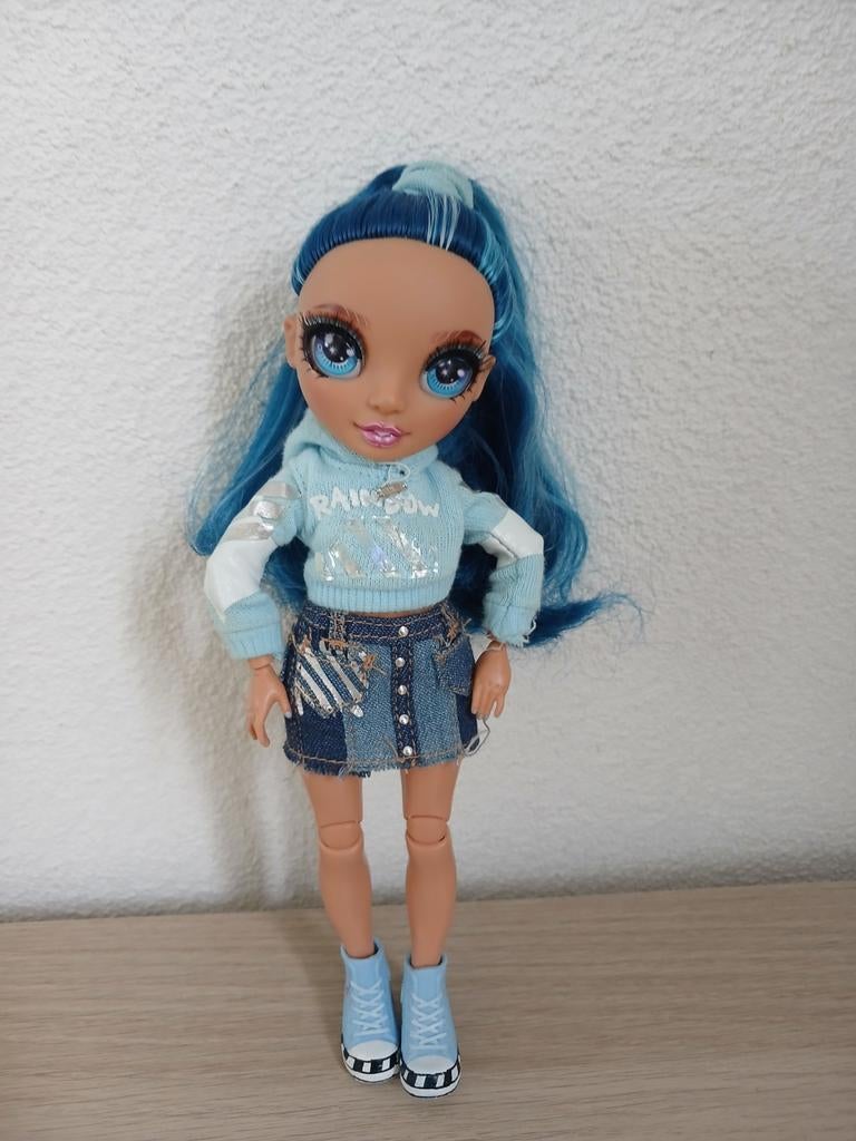 Rainbow High pop blauw - Zo goed als nieuw met kammetje, Ophalen of Verzenden