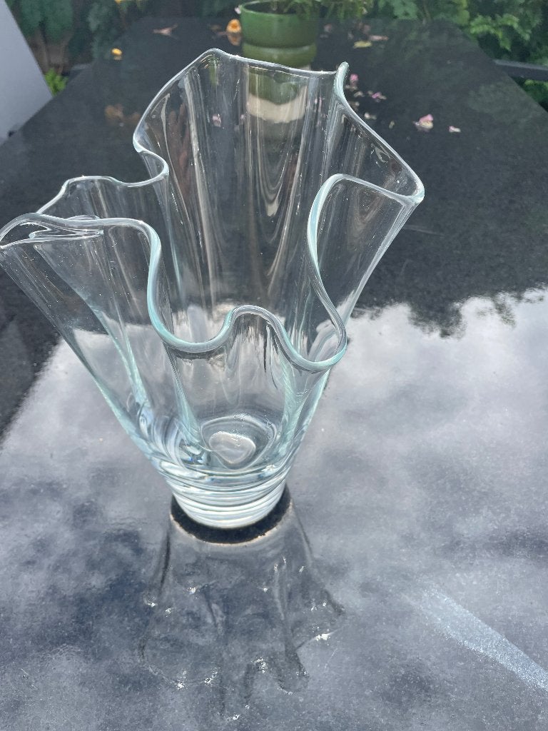 Vintage: Jaren 80/90 vaas van gegolfd glas, 23 cm, Overige kleuren, Ophalen of Verzenden, Glas