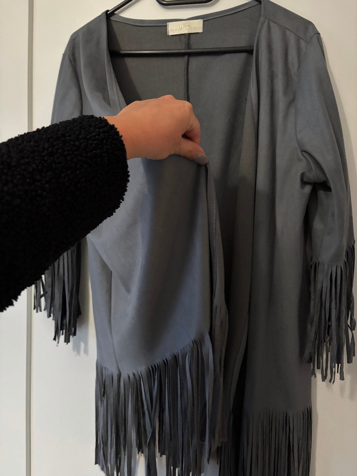 Malifisent vest met franjes - Maat M, Kleding | Dames, Jassen | Zomer, Ophalen of Verzenden, Gedragen, Maat 38/40 (M), Grijs