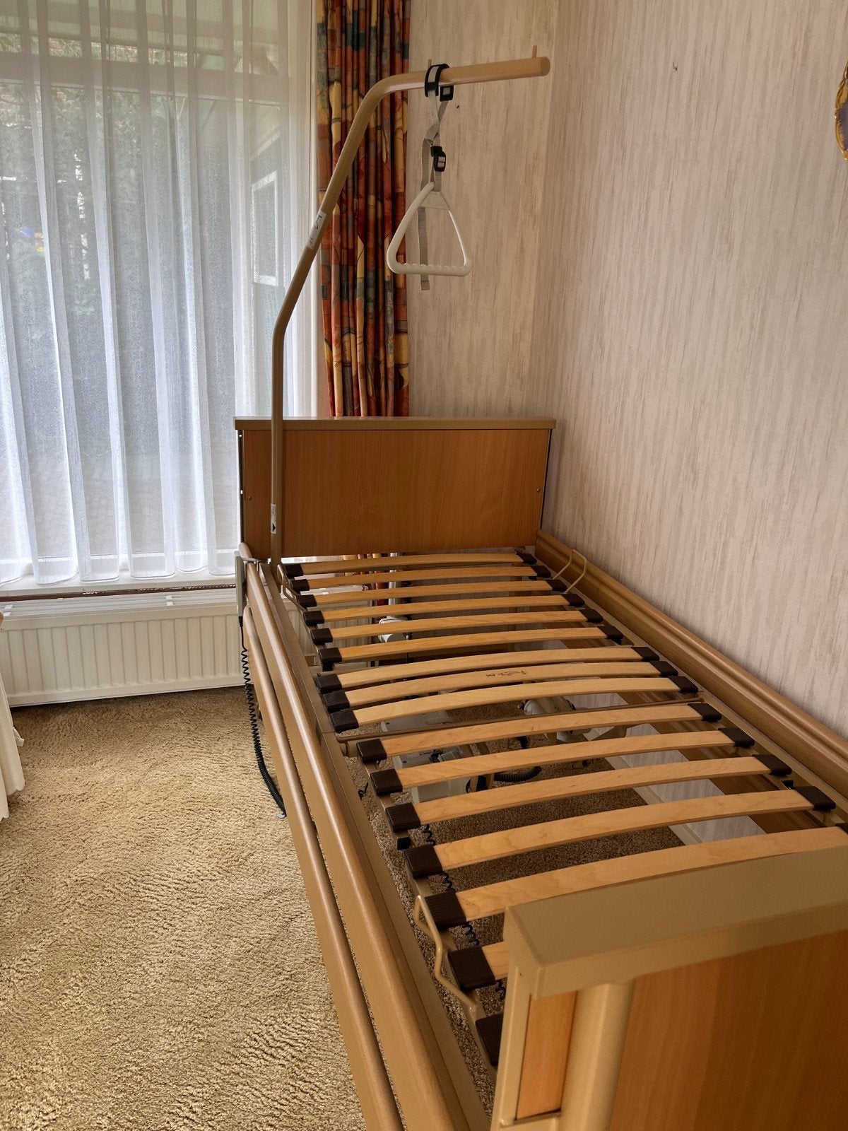 Verstelbaar eenpersoonsbed met bediening en papegaai, 90 cm, Eenpersoons, Bruin, Ophalen of Verzenden