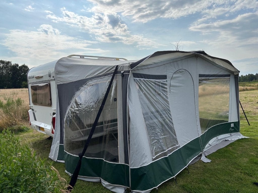 Chateau Caratt 430 Nice (2003)  met Mover & Voortent, Chateau, Luifel, Rondzit, Dwarsbed