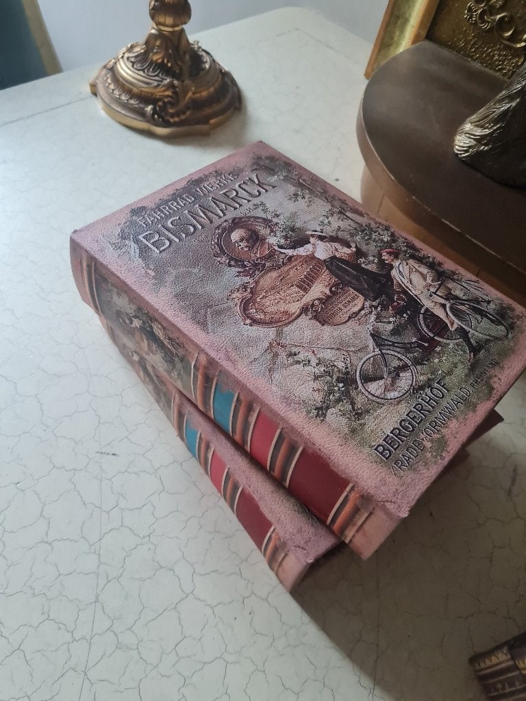 Nieuwe romantische opberg doos in de vorm van een boek