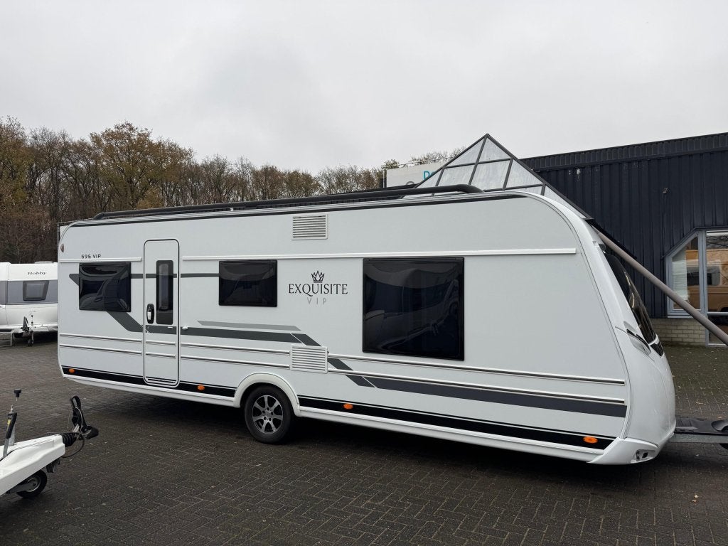 LMC Exquisit 595 VIP 2023 | Queensbed, Caravans en Kamperen, Overige typen, Schokbreker, Bedrijf, 5 tot 6 meter