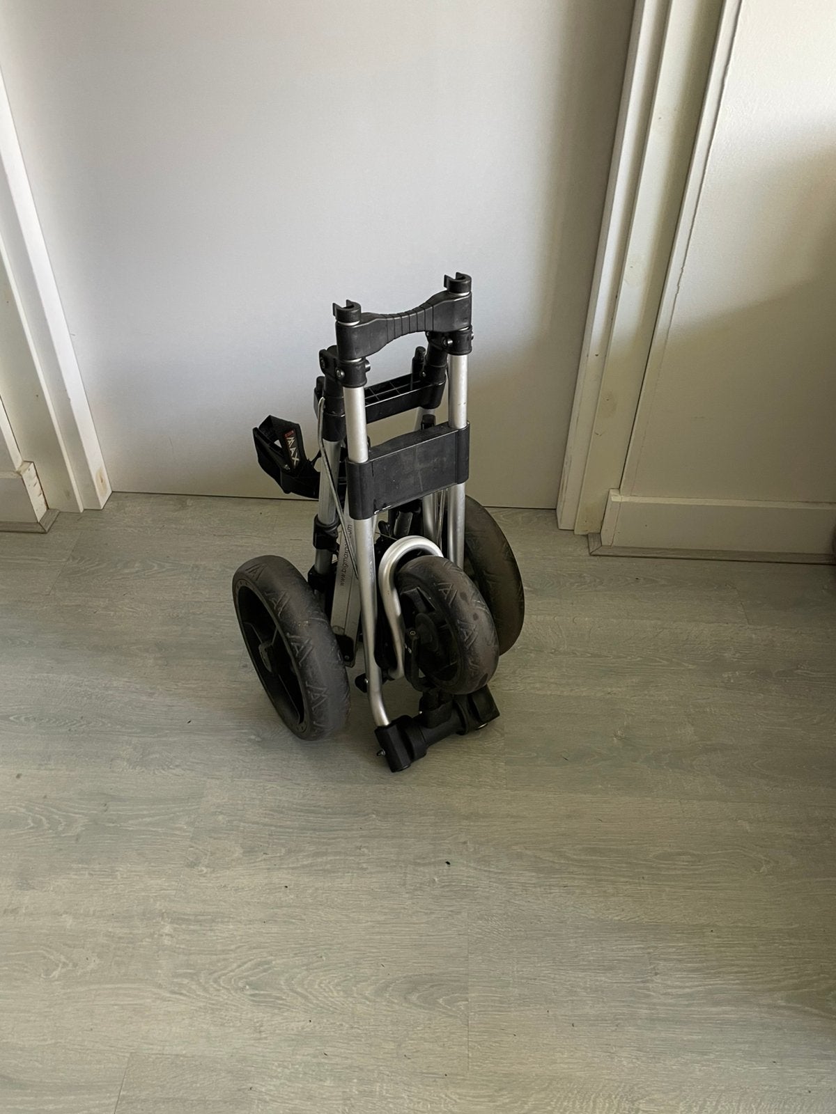 Mooie kleine opklapbare Golfkar/Golftrolley, 3 wielen, Ophalen, Zo goed als nieuw, Golfkar