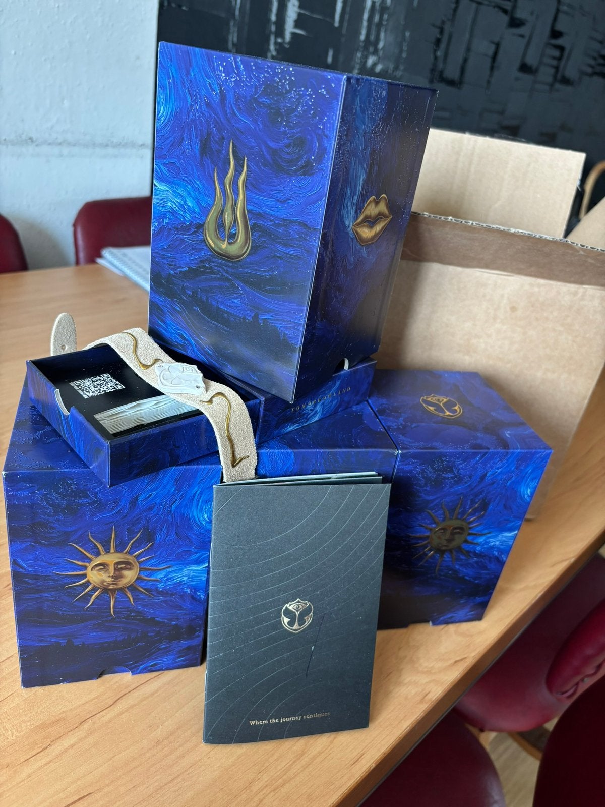 Tomorrowland weekend 1 2 camping tickets of ruilen, Twee personen