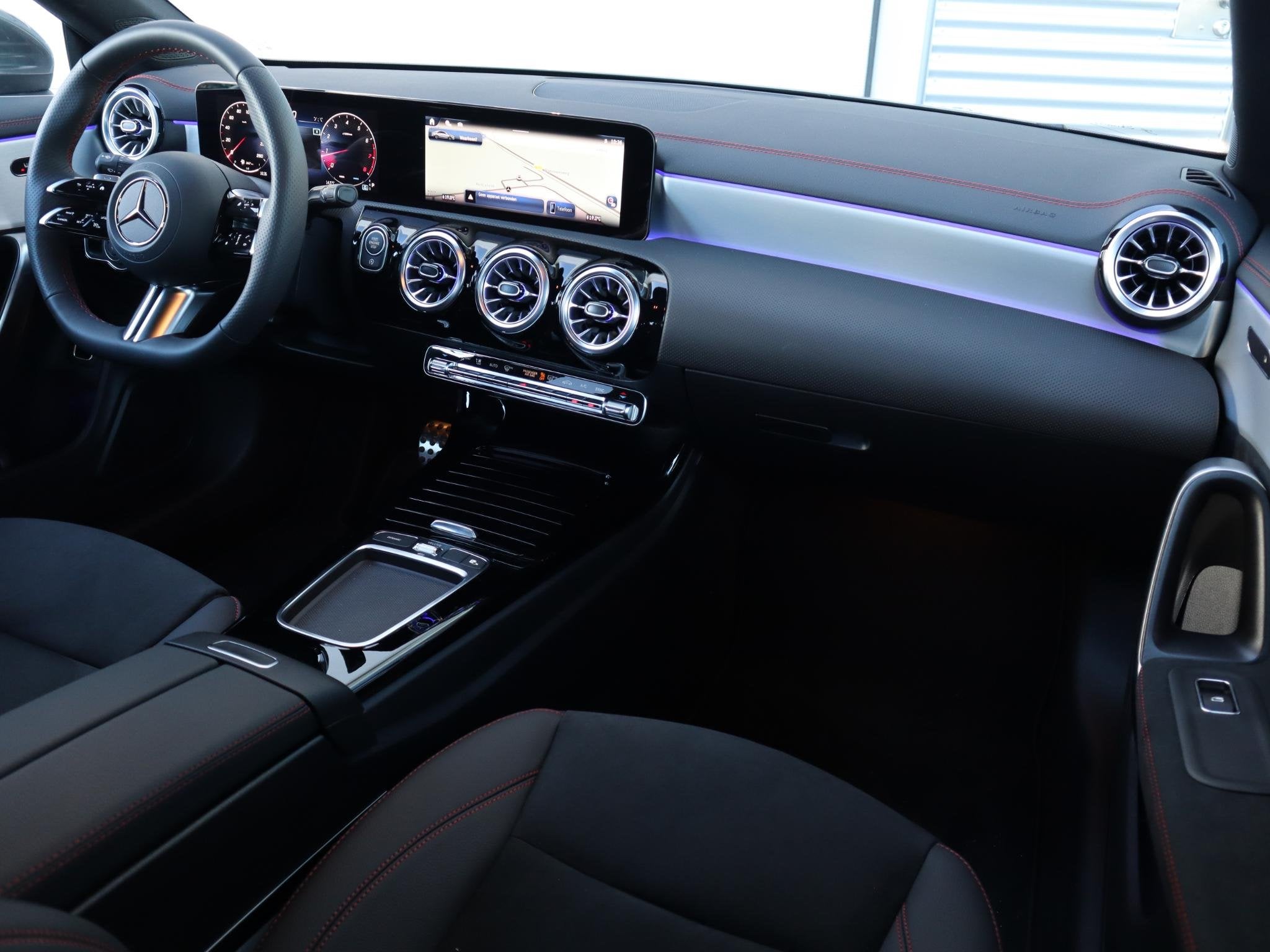 Mercedes-Benz CLA-klasse 180 Star Edition AMG Line, Auto's, CLA, 4 cilinders, Origineel Nederlands, Bedrijf