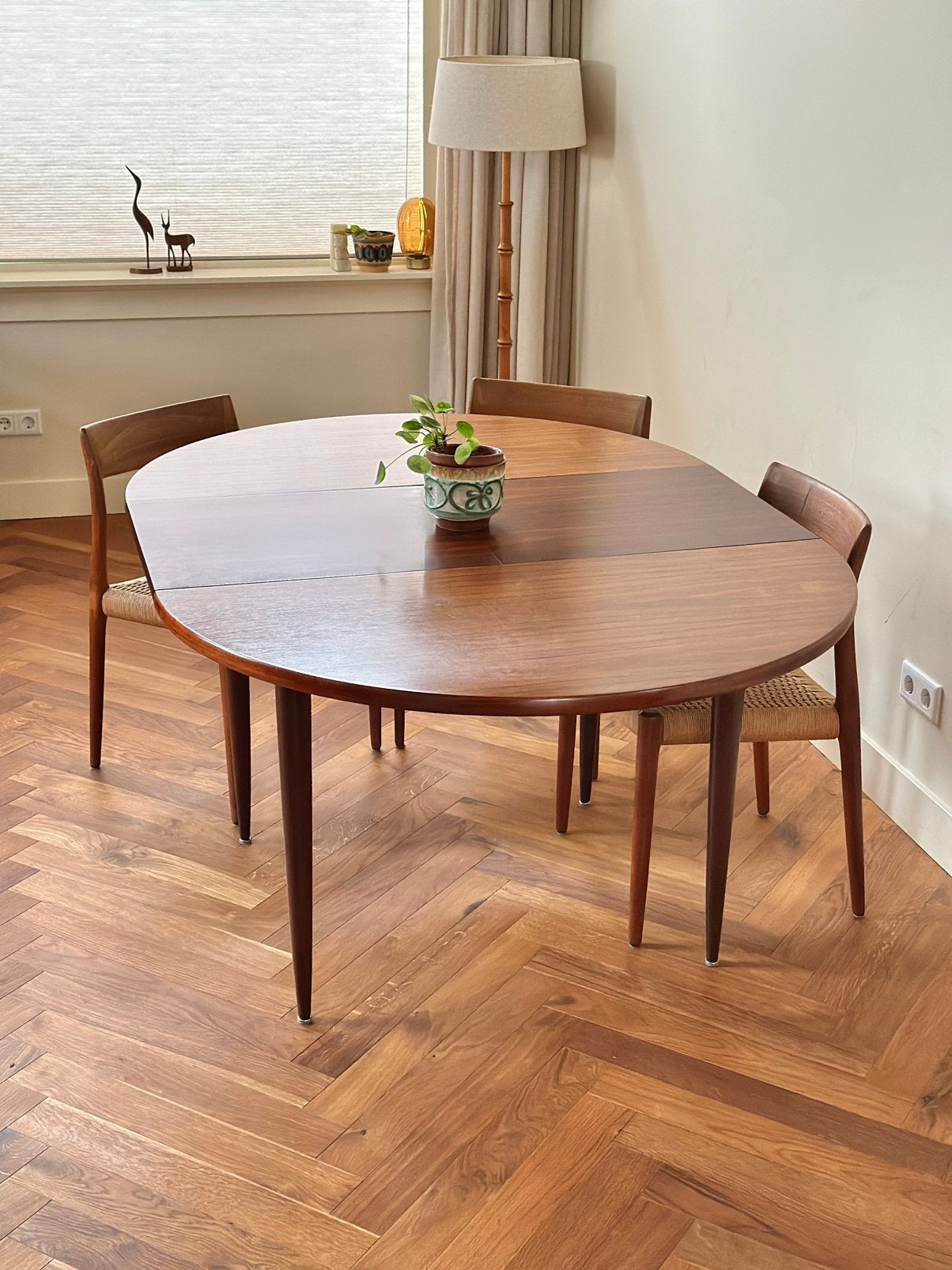 Vintage eettafel rond ovaal Deens pallisander jaren 50/60/70, Huis en Inrichting, Tafels | Eettafels, Ophalen, Gebruikt, 100 tot 150 cm
