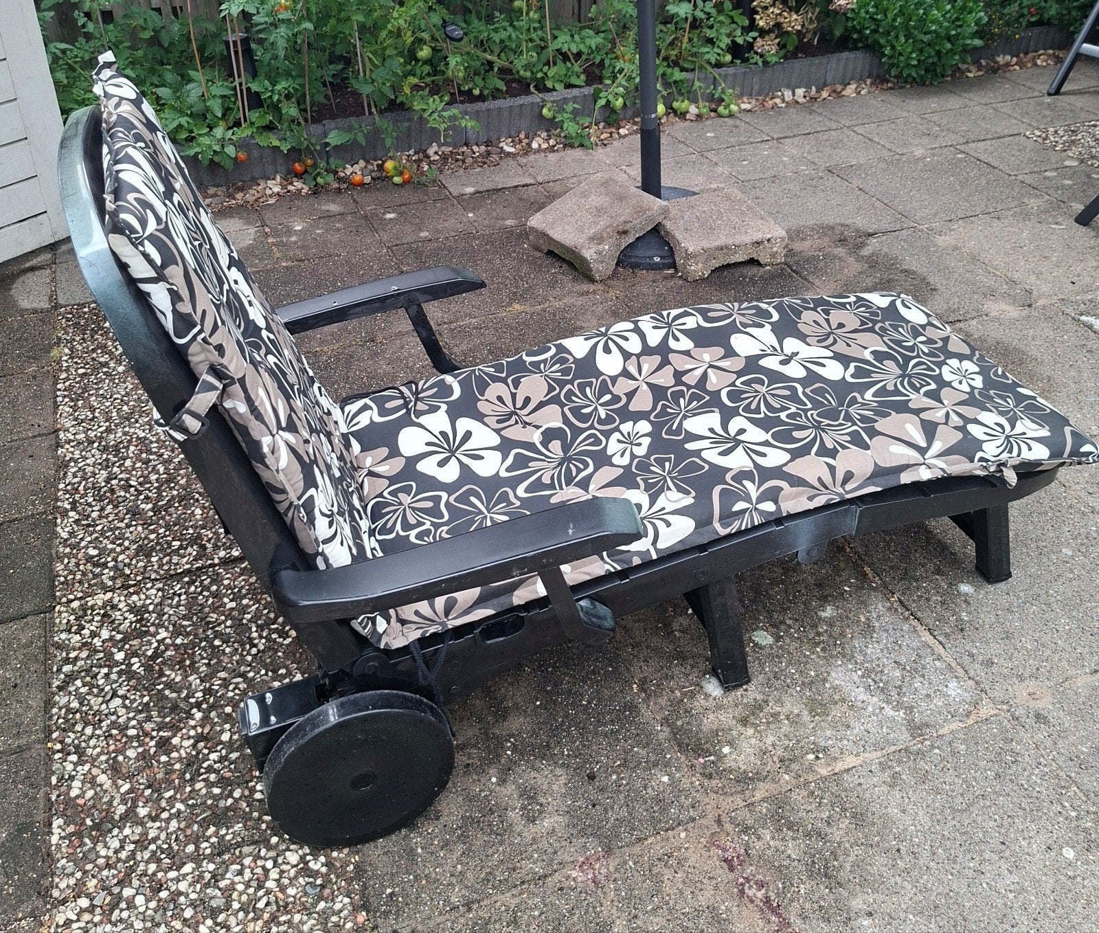 Goede ligstoel met dik kussen, Tuin en Terras, Ophalen, Gebruikt, Kunststof, Verstelbaar