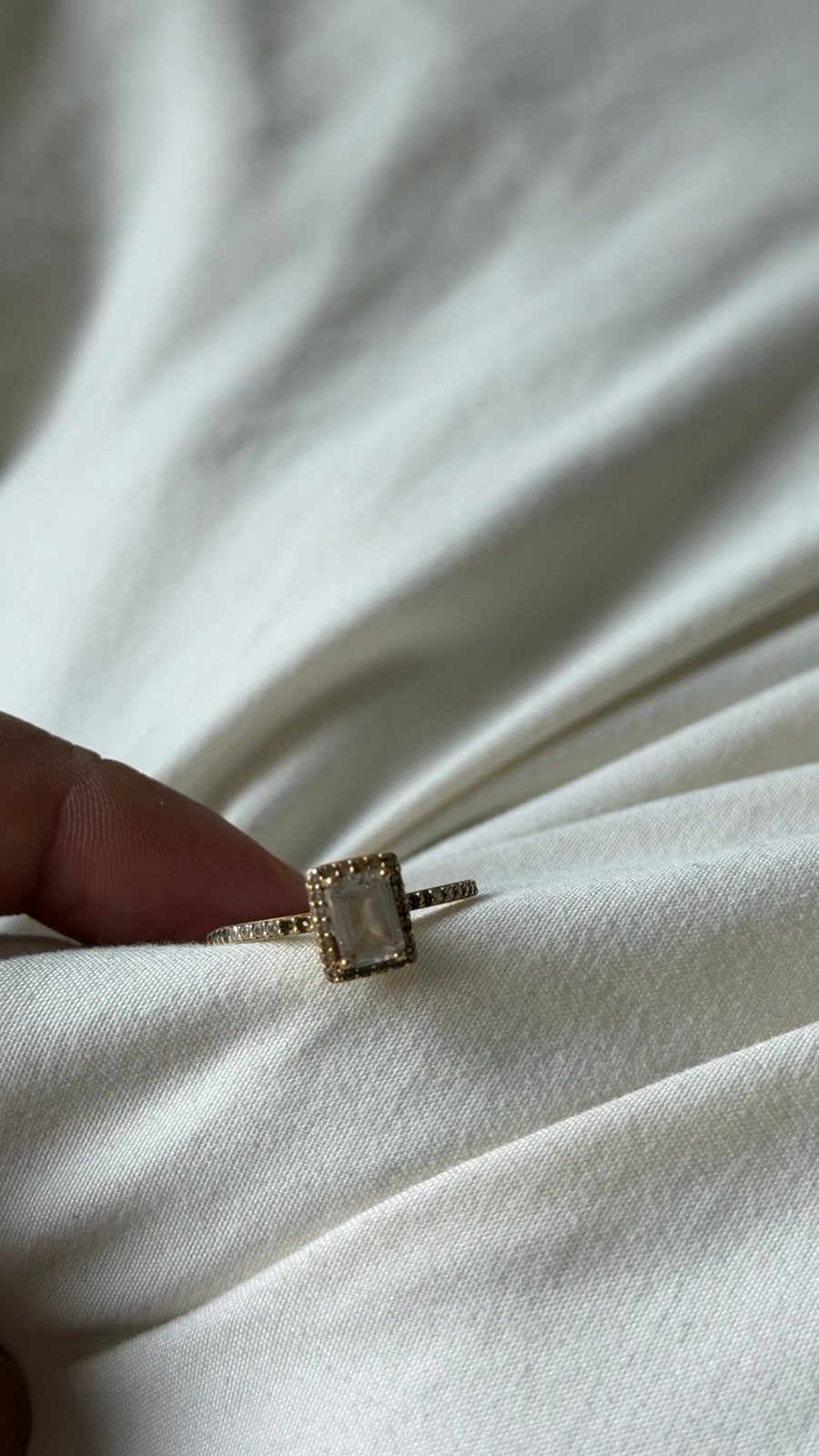 Gouden ring/ontbrekende steentjes 18k goud (bon aanwezig), Sieraden, Tassen en Uiterlijk, Gebruikt, Ophalen of Verzenden, 17 tot 18