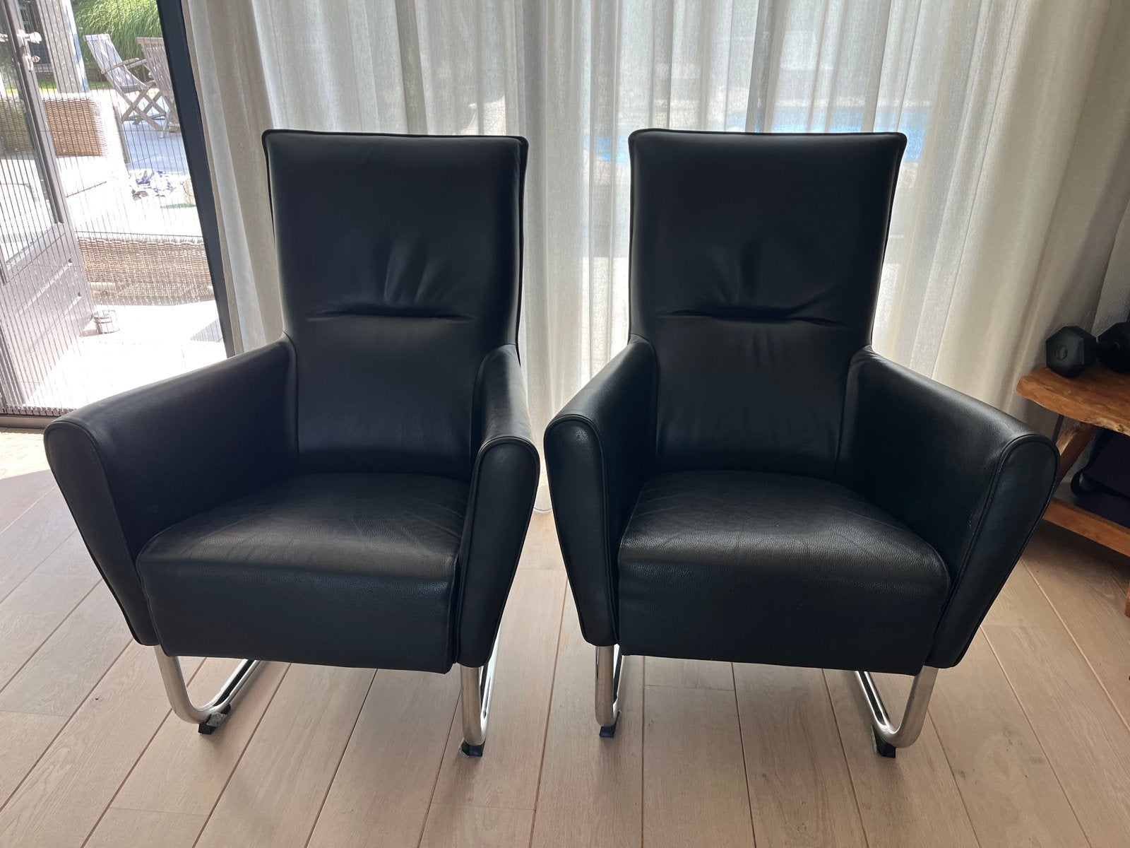 Stijlvolle zwarte leren fauteuils (2 stuks), Ophalen, Zo goed als nieuw, 50 tot 75 cm, Leer