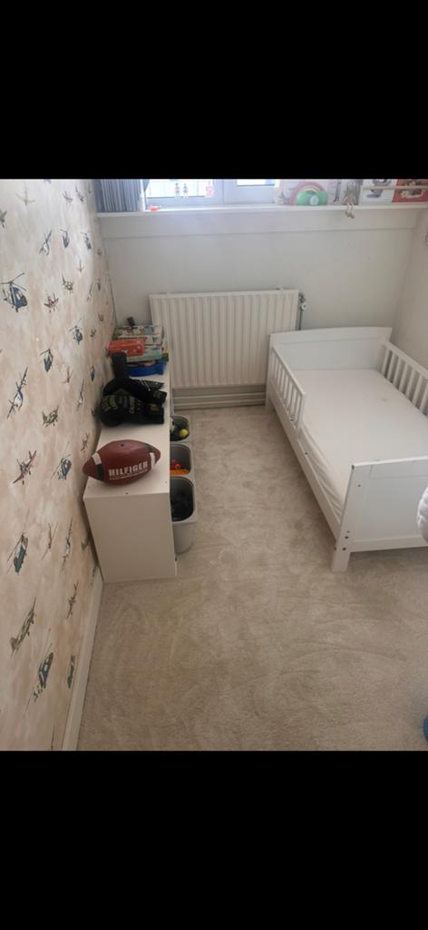 Mooi wit kinderbedje met matras, niet in geslapen, Kinderen en Baby's, Kinderkamer | Complete kinderkamers, Ophalen, Zo goed als nieuw