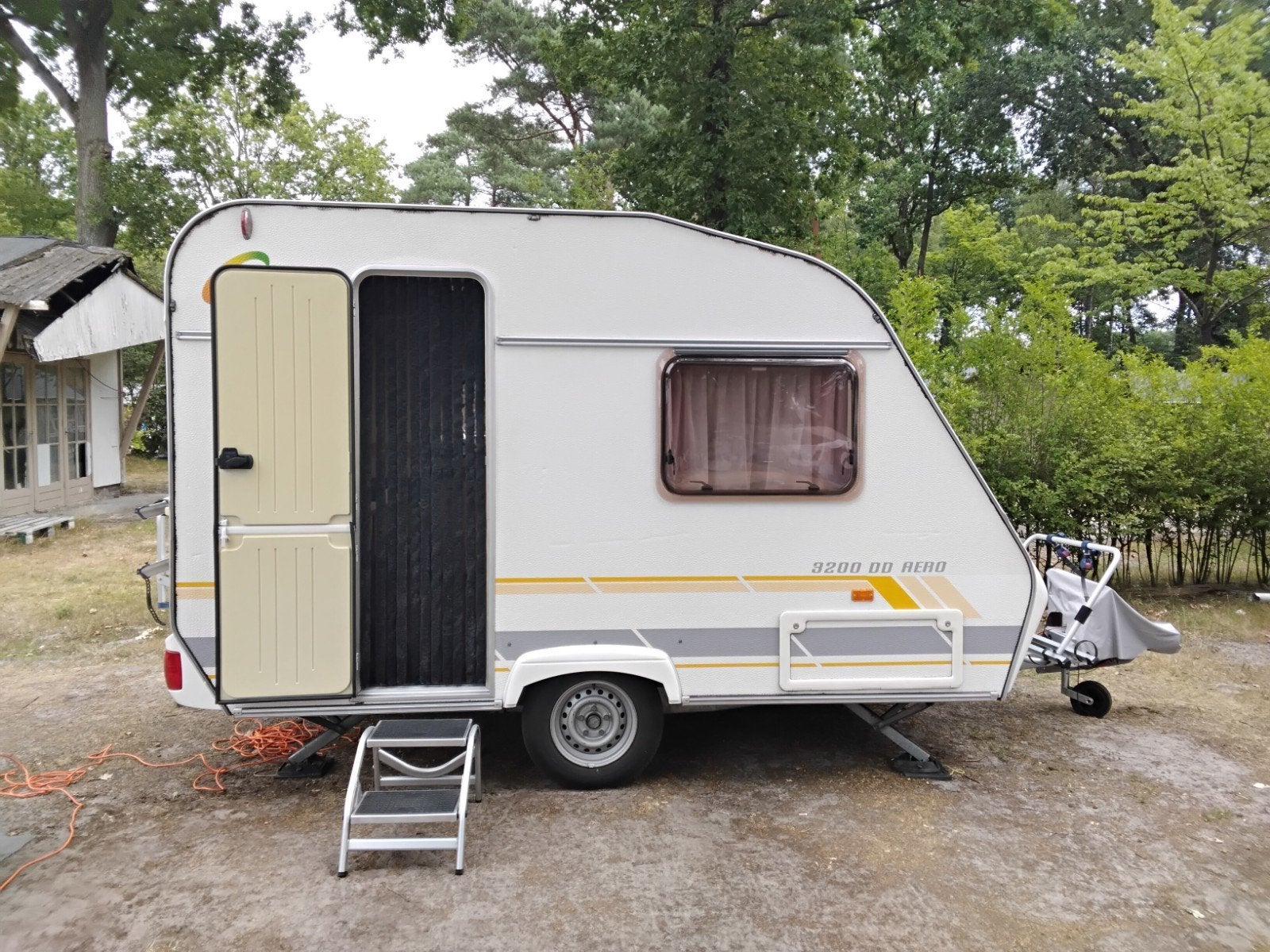 Lichtgewicht Caravan Delta 3200 DD Aero 2002, Caravans en Kamperen, Caravans, Dwars-stapelbed, Tot en met 3, Particulier, 500 - 750 kg