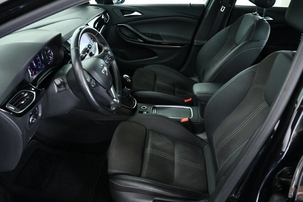 Opel Astra Sports Tourer 1.2 Ultimate 145pk / LED Matrix / N, Voorwielaandrijving, Gebruikt, Zwart, 1199 cc