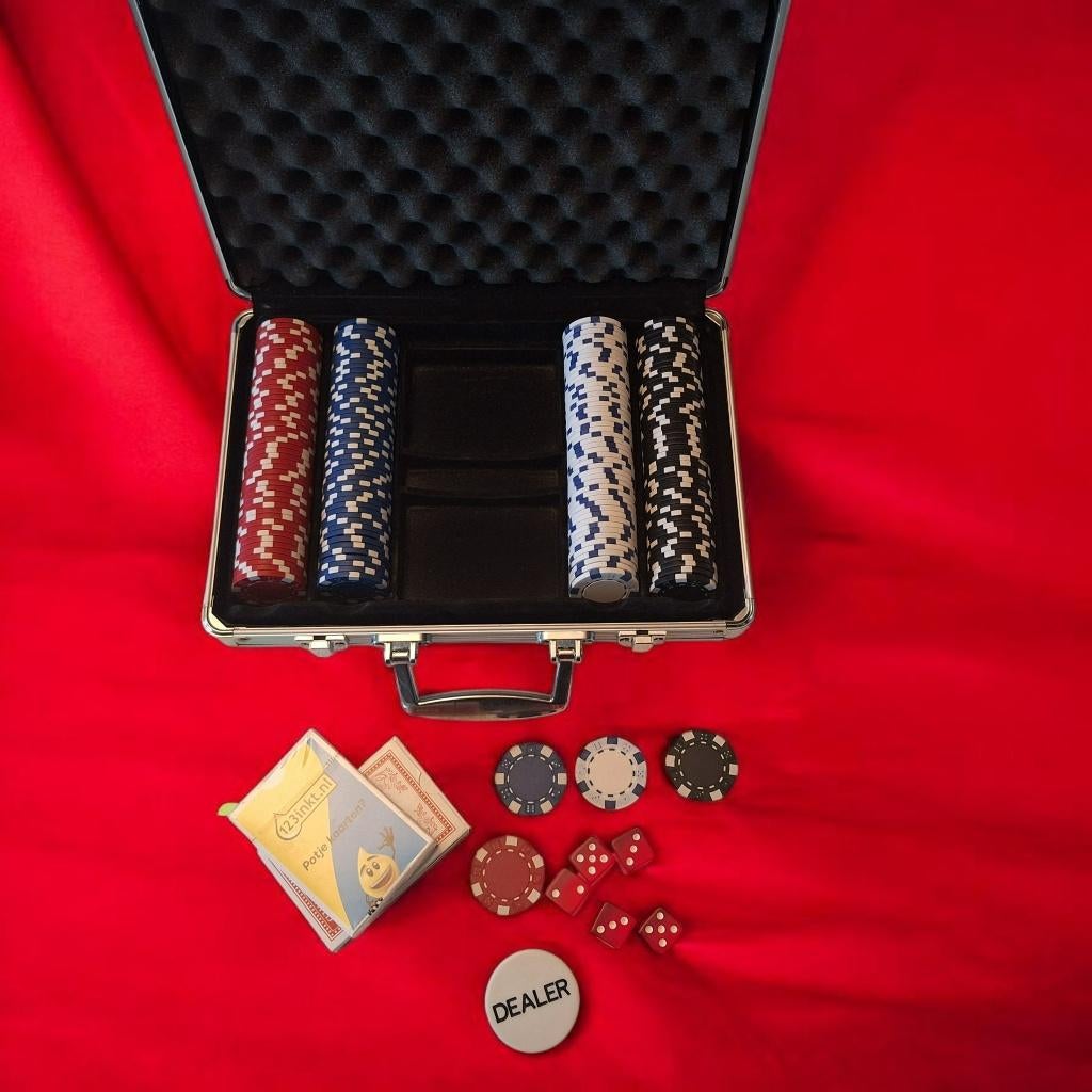 Poker set met aluminiun  koffer  200 chips 20€, Hobby en Vrije tijd, Gezelschapsspellen | Kaartspellen, Ophalen of Verzenden, Zo goed als nieuw