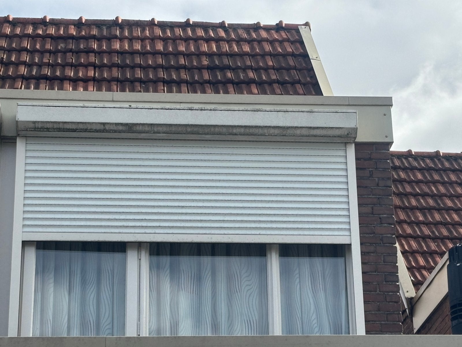 2 Elektrisch rolluiken. Wit, Doe-het-zelf en Verbouw, Ophalen, Gebruikt, Wit, 200 cm of meer