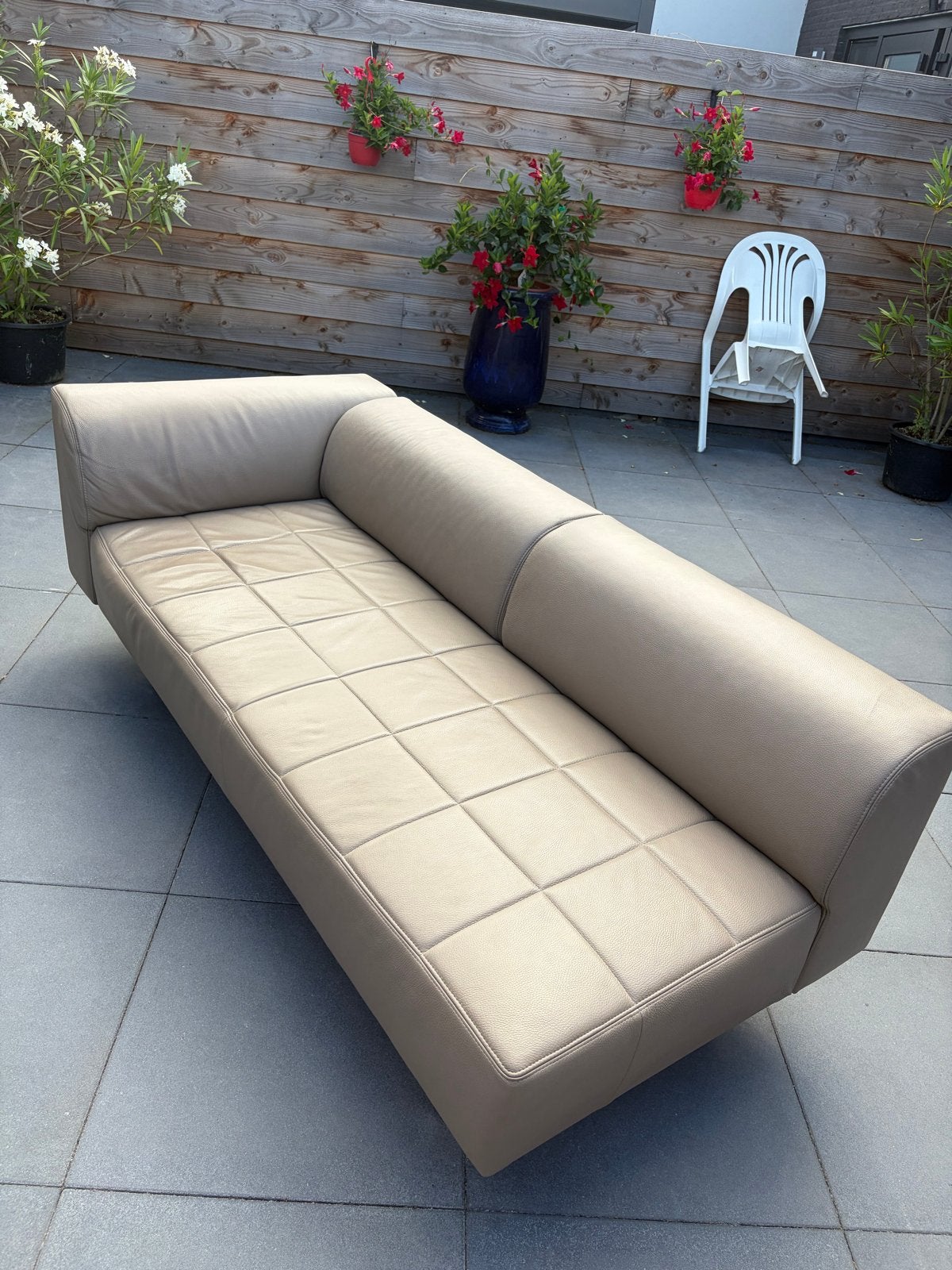 Aritfort beige leren loungebank - zo goed als nieuw, Ophalen, Driepersoons, Zo goed als nieuw, 200 tot 250 cm