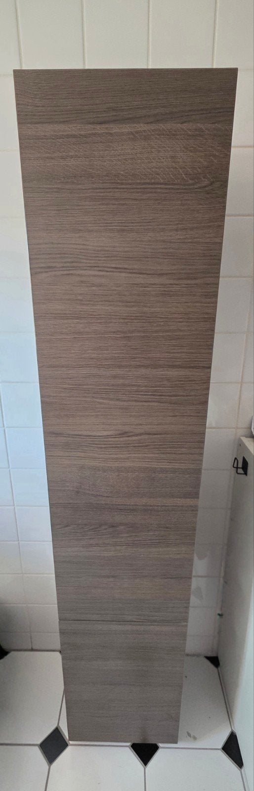 Hoge badkamerkast met glazen en houten planken, Ophalen, Gebruikt