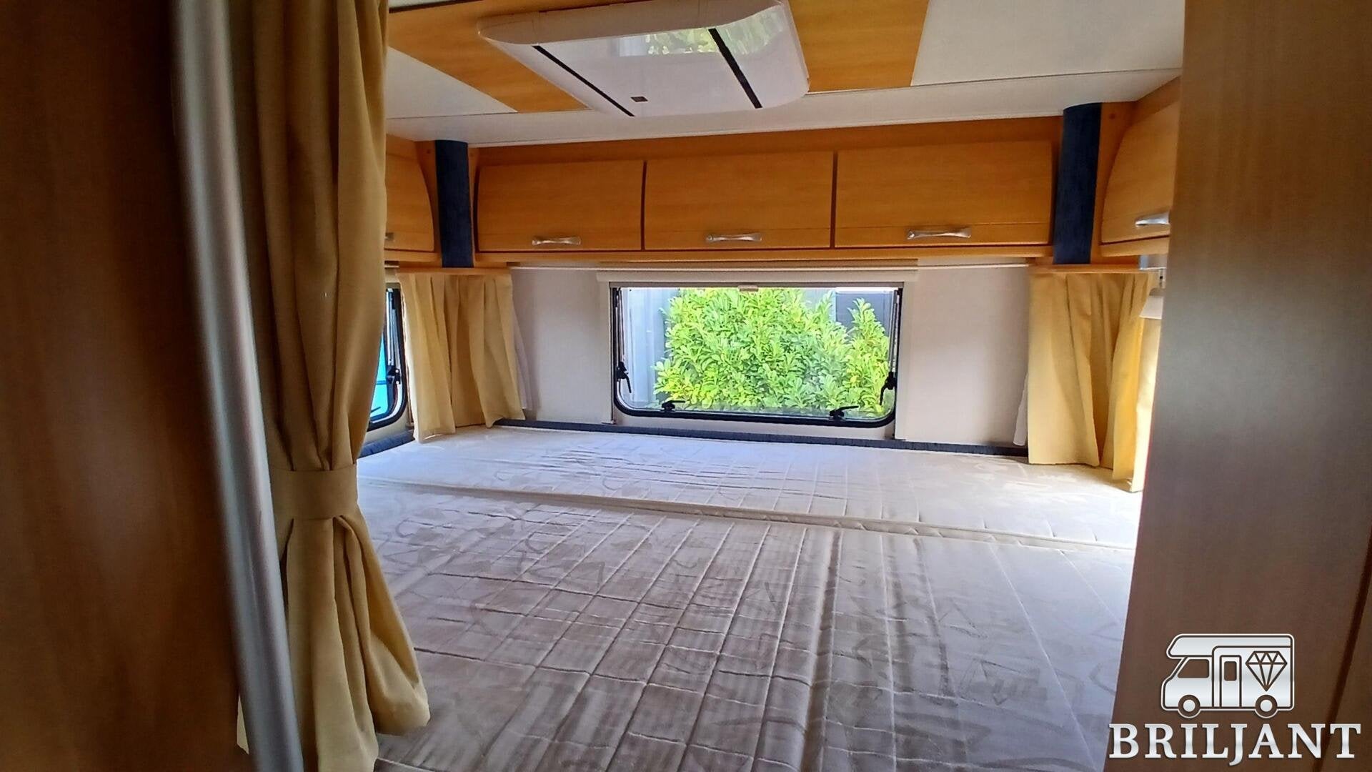 Foto 16 van Lmc LIBERTY 688 TI AUTOMAAT/dwarsbed