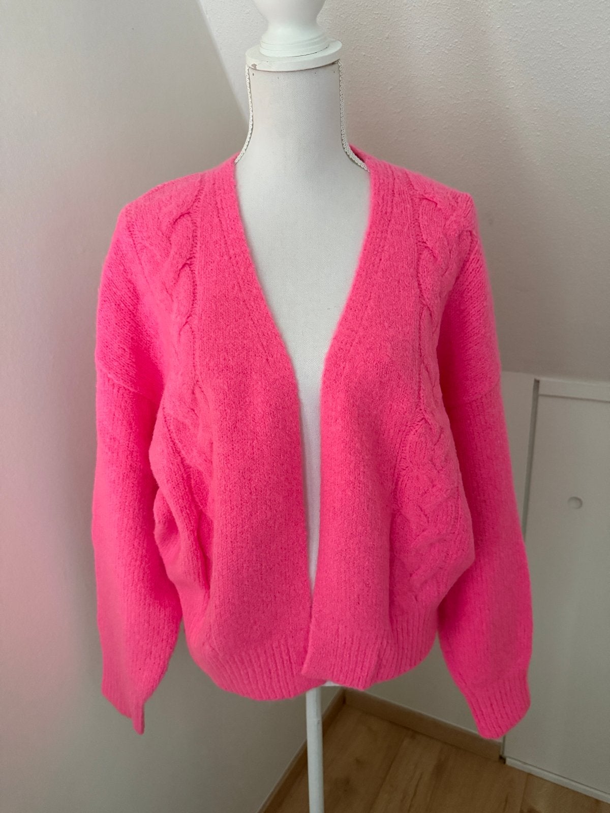 K Design vest in fel roze - Maat 3, Kleding | Dames, Truien en Vesten, Ophalen of Verzenden, Zo goed als nieuw, Maat 38/40 (M)