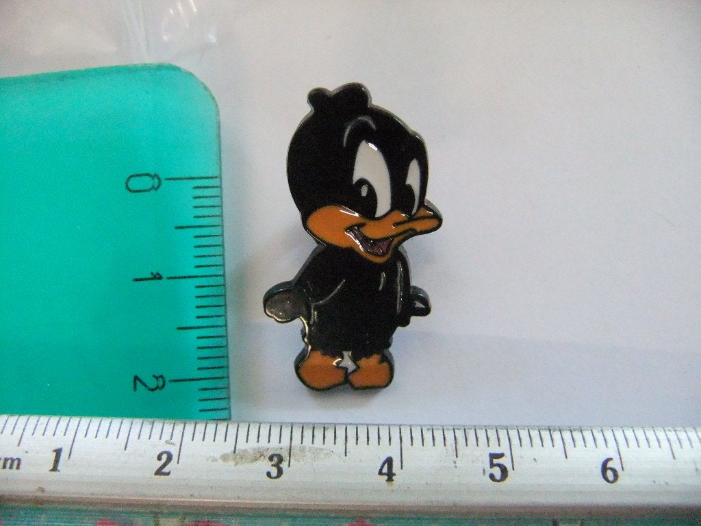 metalen Daffy Duck Looney Tunes Pin Speldje, Verzamelen, Verzenden, Nieuw, Figuurtje, Speldje of Pin