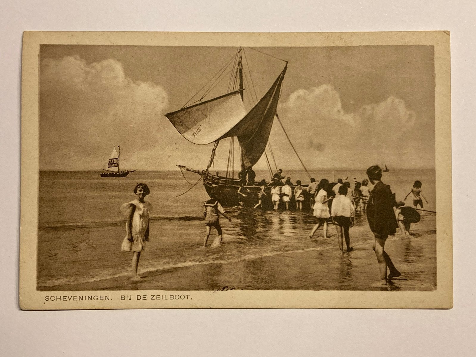 Oude ansichtkaart Scheveningen, Bij de Zeeboot (1932), Verzenden, 1920 tot 1940, Gelopen, Zuid-Holland