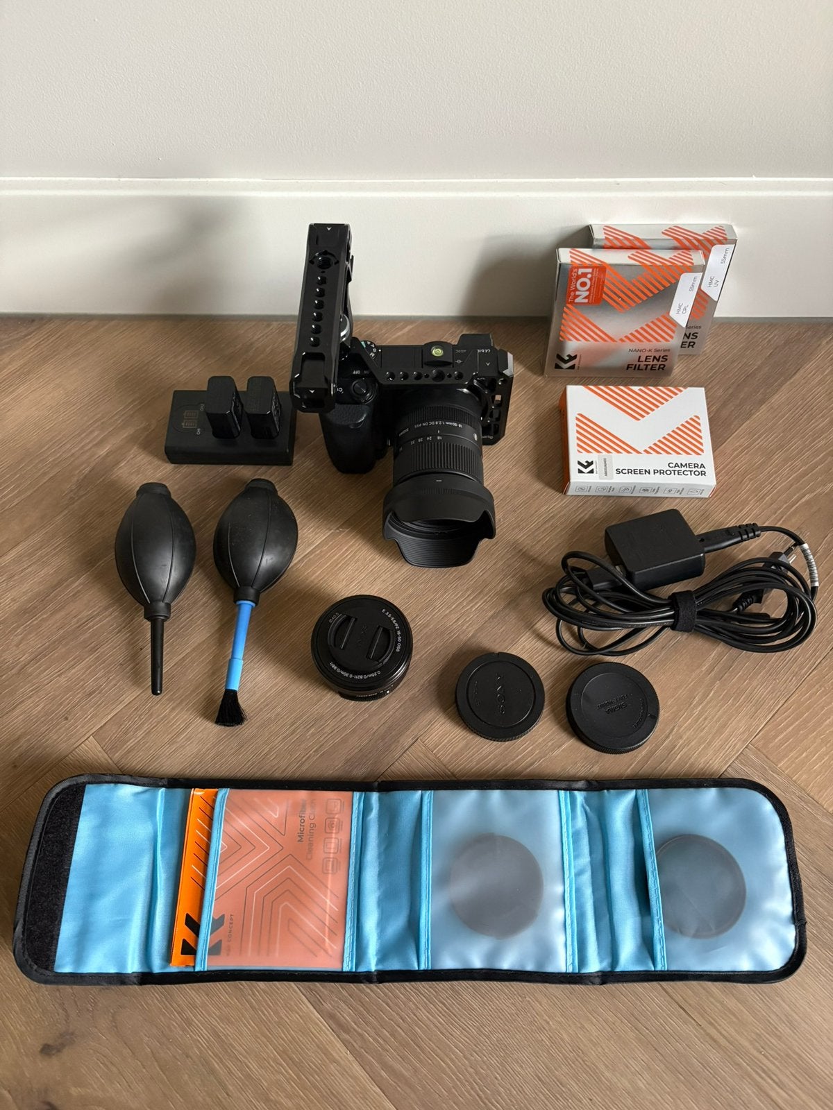 Sony A6100 + Sigma 18-50 f2.8 + kitlens + cage, 8000 clicks, Audio, Tv en Foto, Ophalen, Bodydop, Zo goed als nieuw, Sony