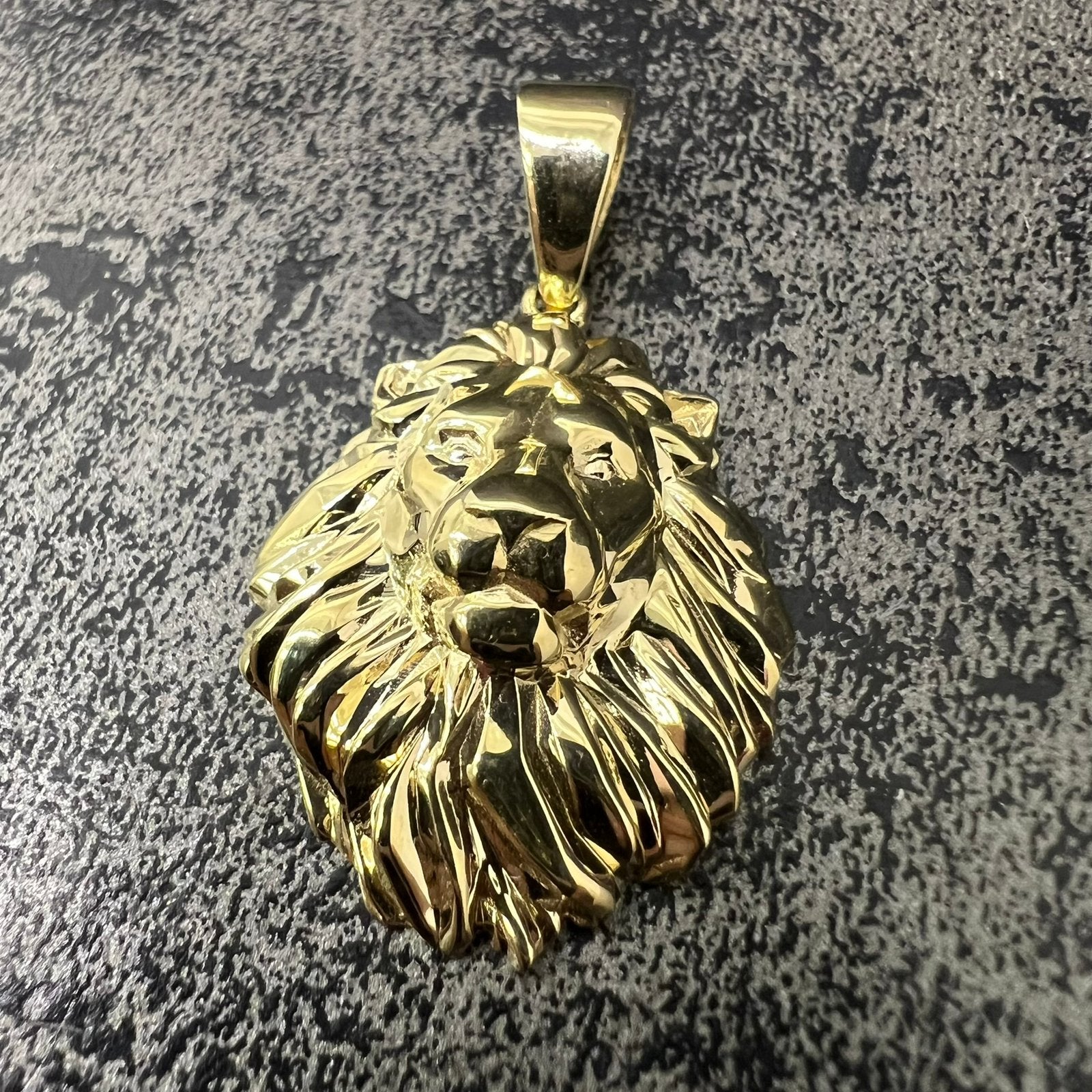 14 karaat gouden leeuw kettinghanger, Ophalen of Verzenden, Zo goed als nieuw, Goud, Kruis of Symbool