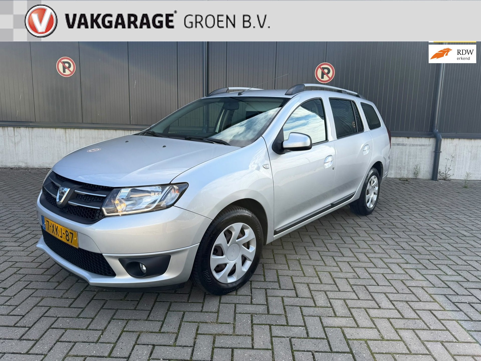 Dacia Logan MCV 0.9 TCe Lauréate / airco / cruise / trekhaa, Voorwielaandrijving, Stof, Zwart, Bedrijf