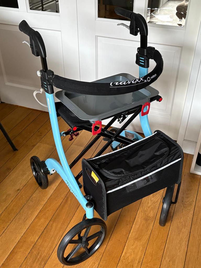 Rollator Travixx in nieuwstaat maat M, Ophalen, Zo goed als nieuw