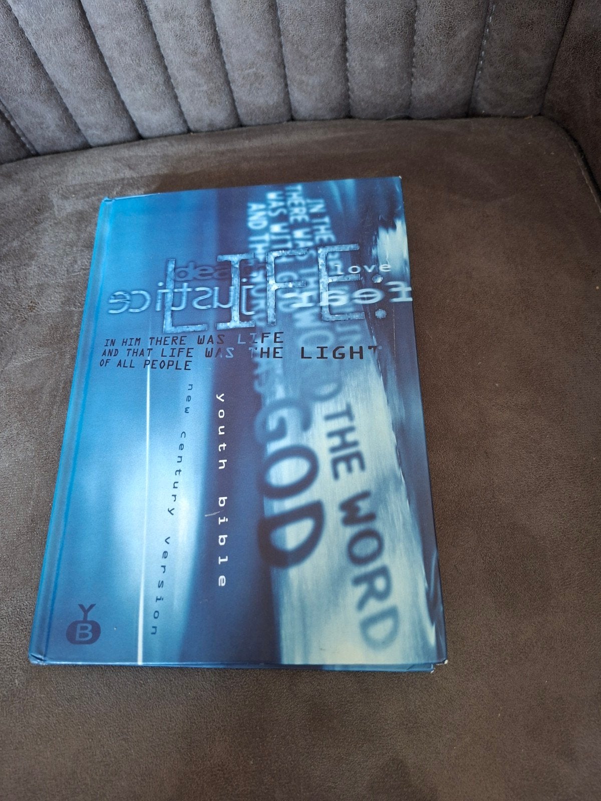 Youth Bible - New Century Version, Ophalen of Verzenden, Zo goed als nieuw, Authentic Bibles, Christendom | Protestants