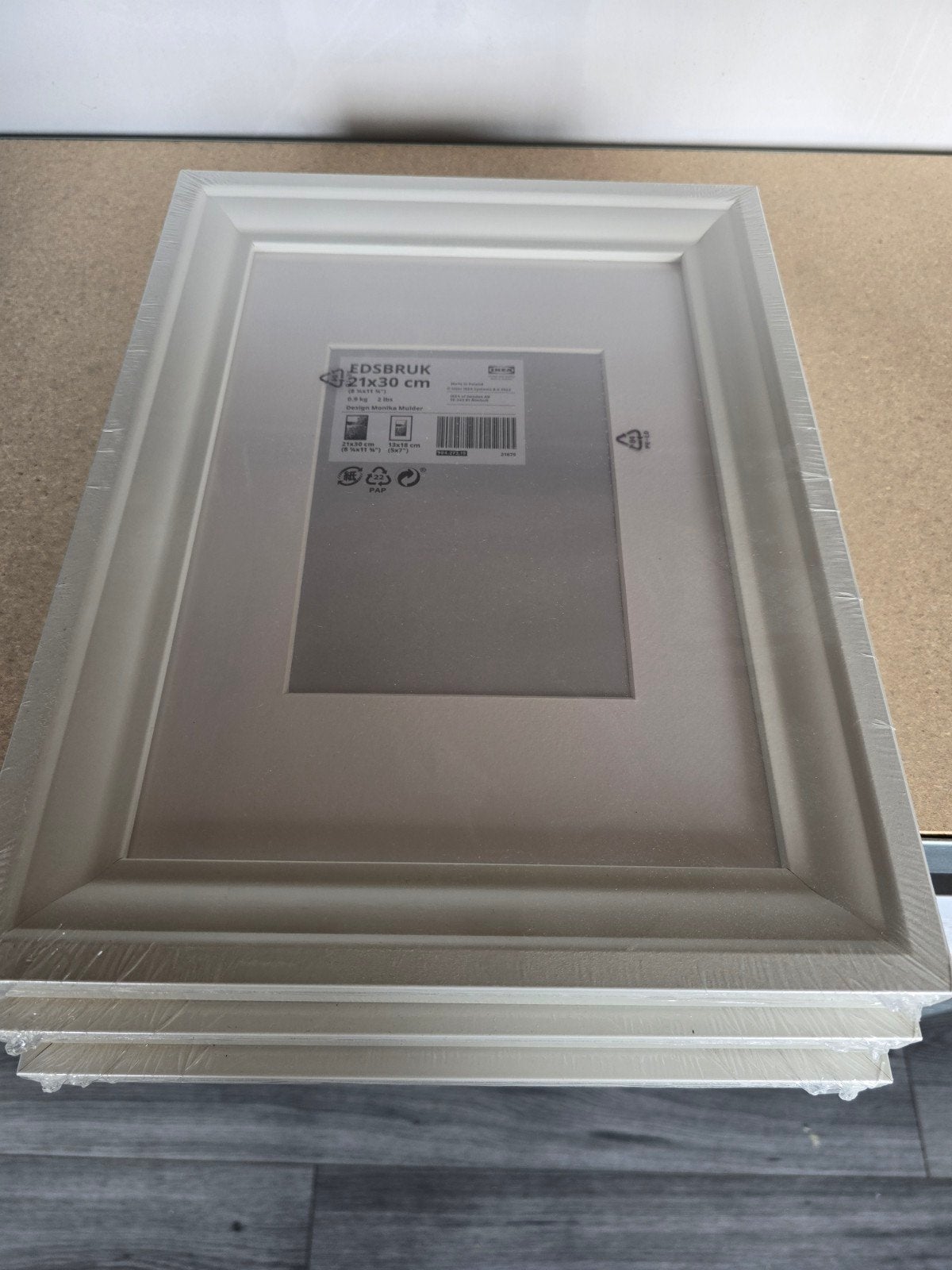 IKEA EDSBRUK Fotolijst 21x30 cm - Nieuw in verpakking, Ophalen, Met ophangsysteem, Nieuw, Fotolijst