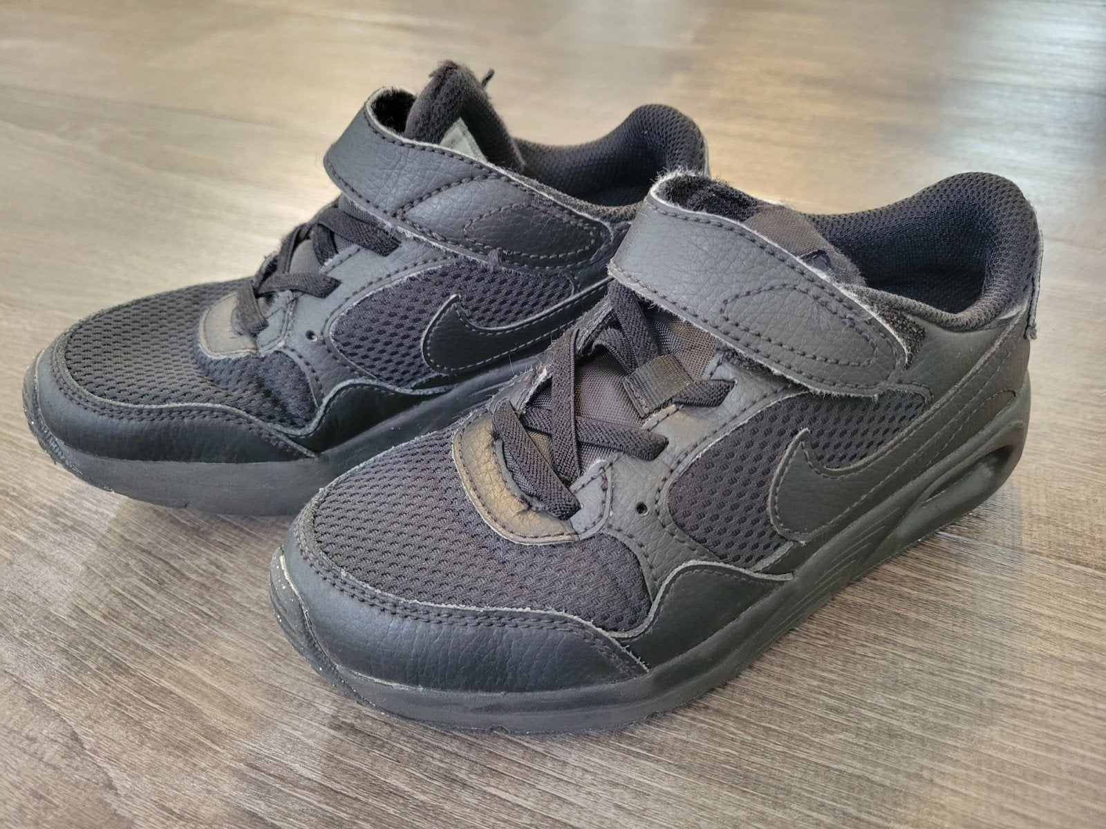Nike sportschoenen zwart maat 32, Kinderen en Baby's, Kinderkleding | Schoenen en Sokken, Ophalen, Gebruikt, Nike, Jongen of Meisje