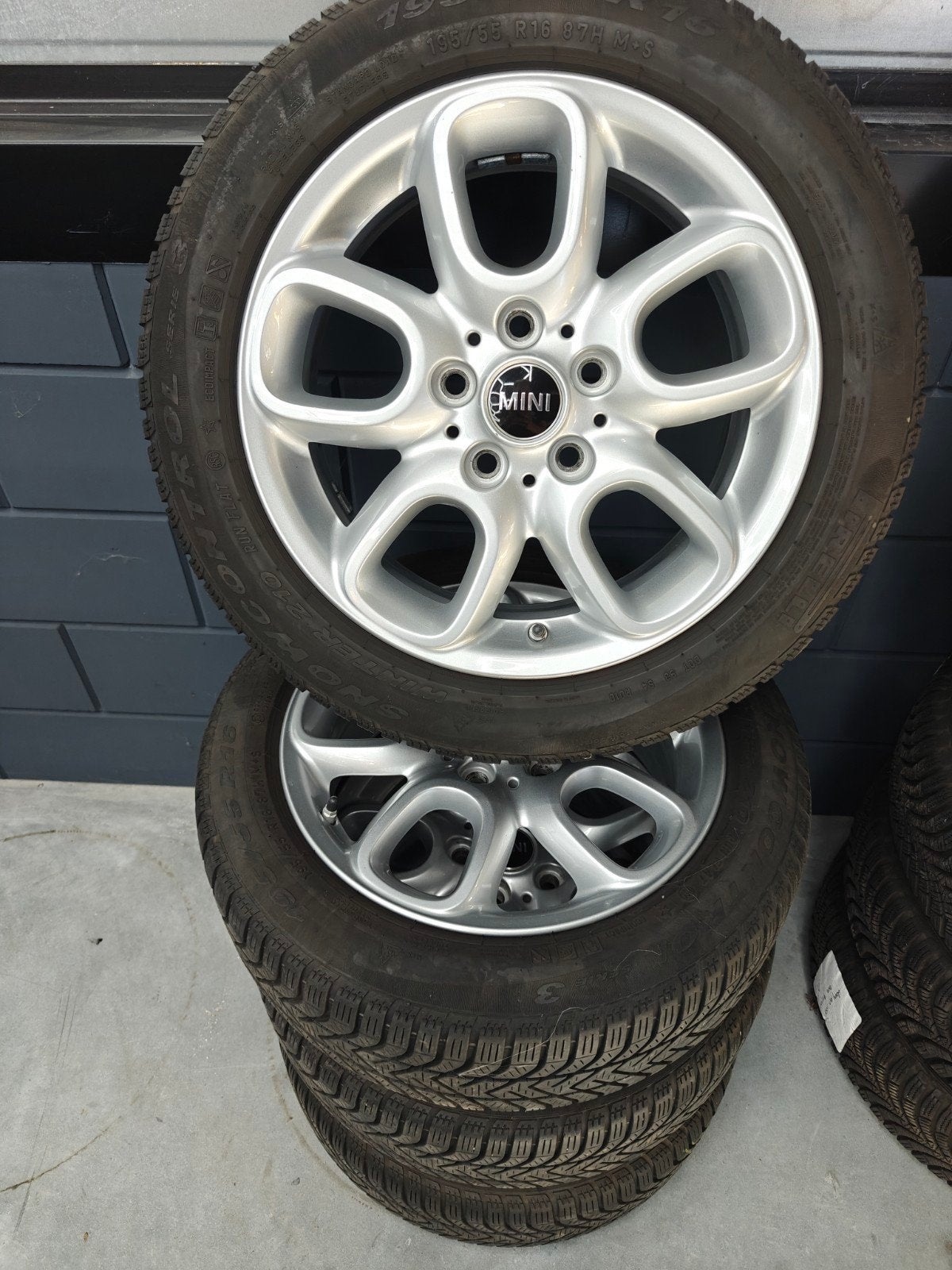 MINI  winterbanden set  met banden Pirelli 195/55R16 runflat, Ophalen, 16 inch, Banden en Velgen, Winterbanden