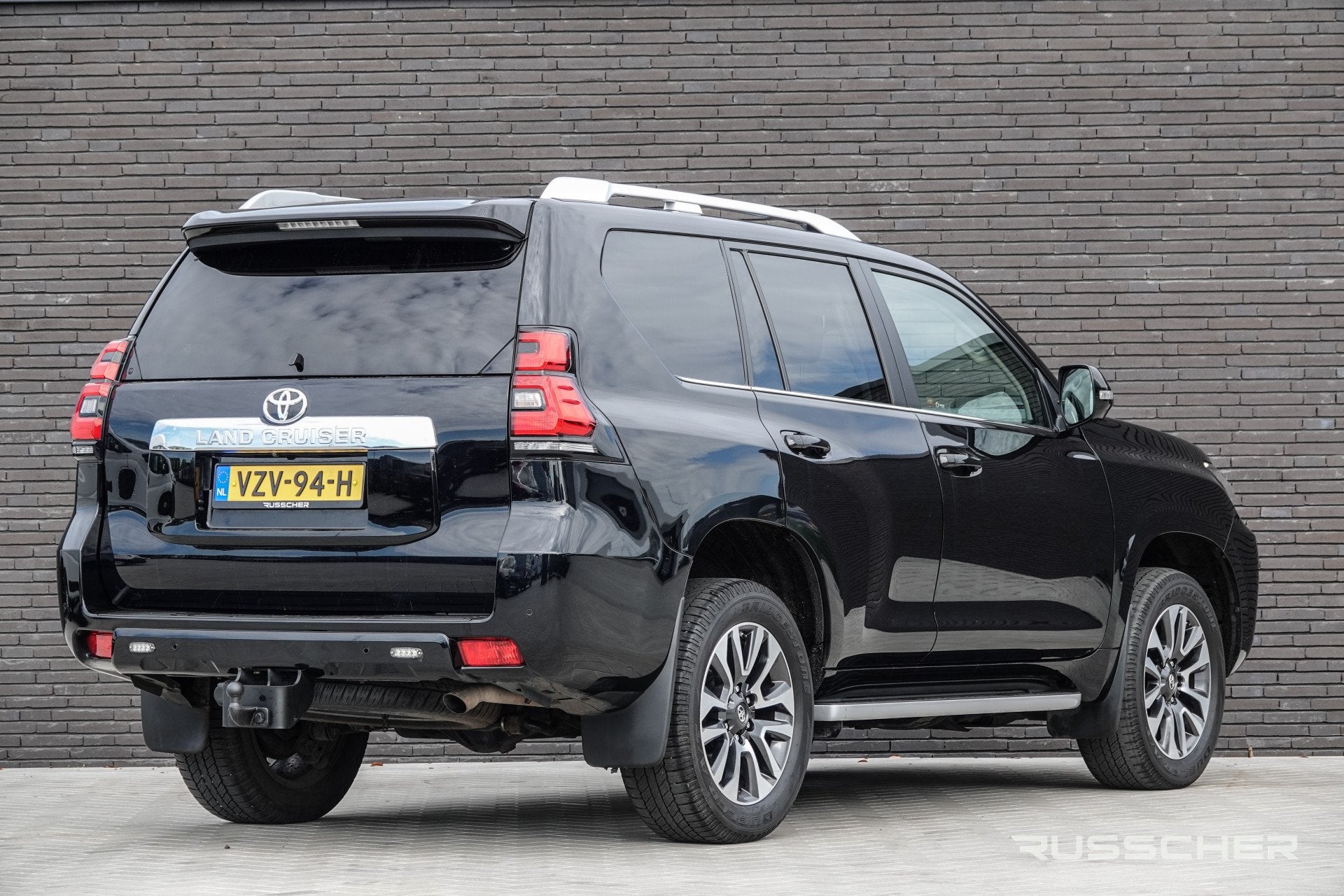 Toyota Land Cruiser 2.8 D-4D-F Challenger 204Pk Aut. | Grijs, Auto's, Automaat, Gebruikt, 4 cilinders, 3000 kg