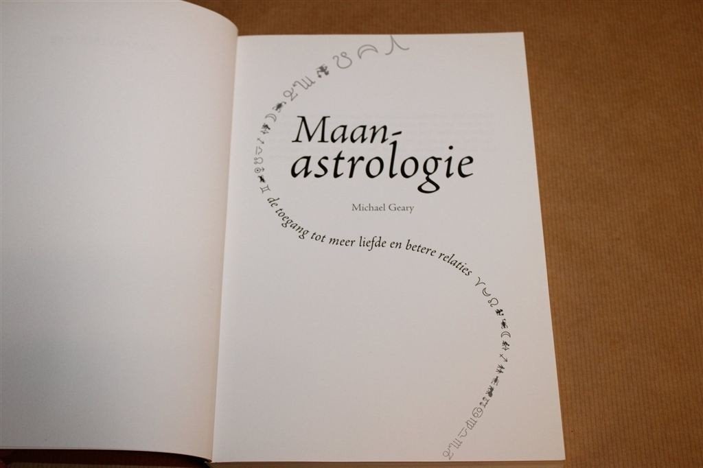 Maanastrologie — Maantekens in Liefde en Relaties, Ophalen of Verzenden, Zo goed als nieuw, Overige onderwerpen, Achtergrond en Informatie